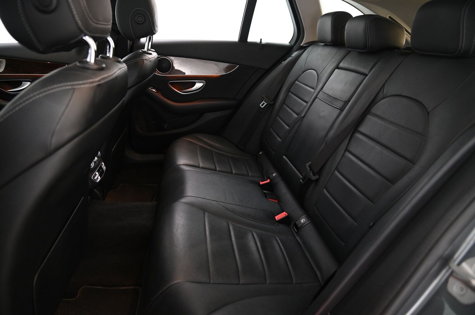 Mercedes-Benz C 2016 250 BlueTec T A 4MATIC Premium Business *DTR+Q / Ilma-alusta / Blis / Panorama / Sähköpenkit muistilla / Comand Nav - Irroitettava Vetokoukku / Todella kattavat varuseet! /Sähköinen takaluukku - HULLUT VÄLIPÄIVÄT KORKOTARJOUS 2,49%