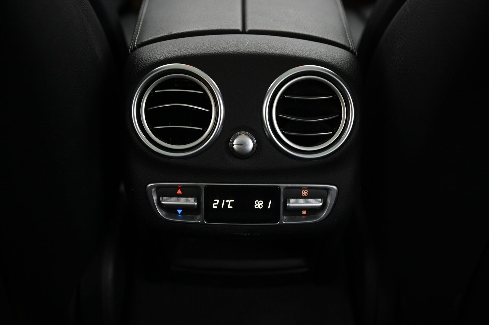 Mercedes-Benz C 2016 250 BlueTec T A 4MATIC Premium Business *DTR+Q / Ilma-alusta / Blis / Panorama / Sähköpenkit muistilla / Comand Nav - Irroitettava Vetokoukku / Todella kattavat varuseet! /Sähköinen takaluukku - HULLUT VÄLIPÄIVÄT KORKOTARJOUS 2,49%