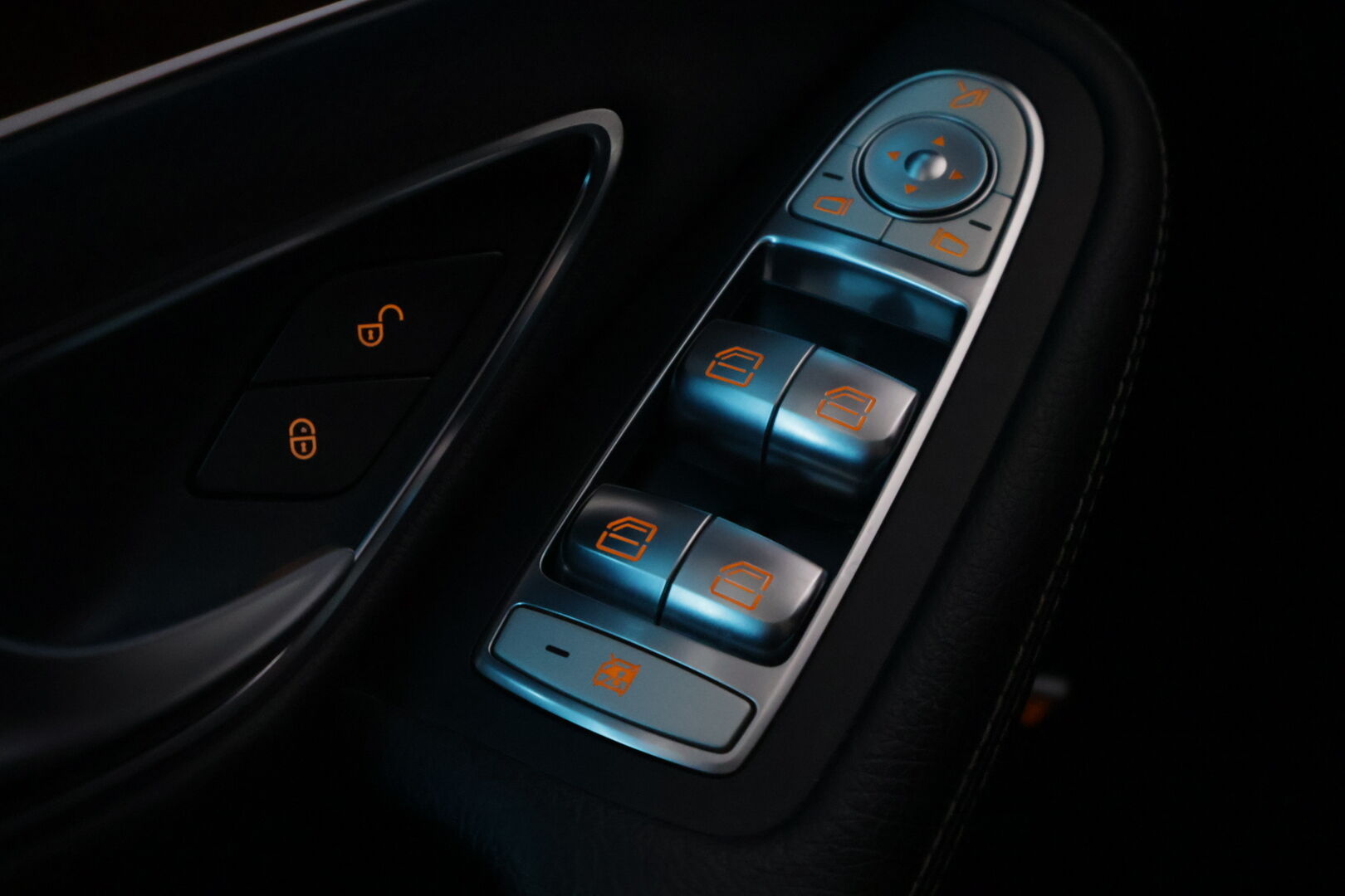 Mercedes-Benz C 2016 250 BlueTec T A 4MATIC 9G-Tronic Premium Business *DTR+Q / Ilma-alusta / BLIS / Panorama / Sähköpenkit muistilla / Comand Nav - Irroitettava Vetokoukku / Todella kattavat varuseet! /Sähköinen takaluukku