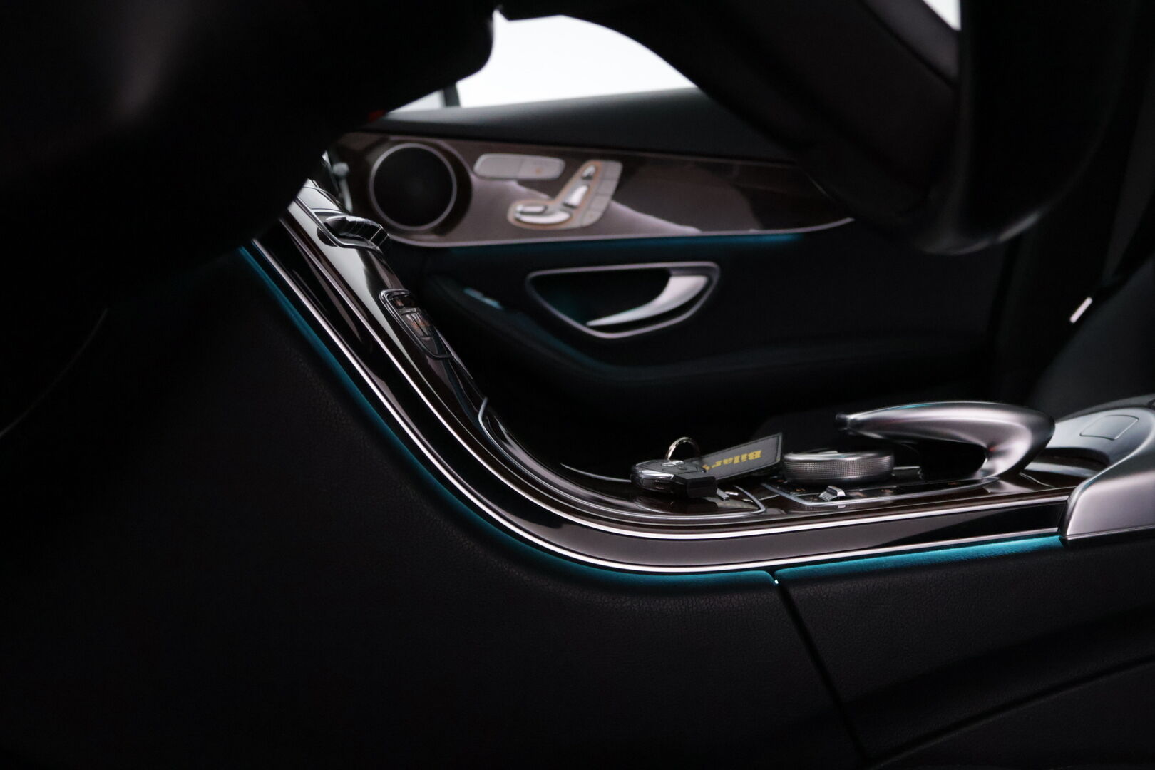 Mercedes-Benz C 2016 250 BlueTec T A 4MATIC 9G-Tronic Premium Business *DTR+Q / Ilma-alusta / BLIS / Panorama / Sähköpenkit muistilla /Comand - Irroitettava Vetokoukku / Todella kattavat varuseet! /Sähköinen takaluukku / Ajoavustin