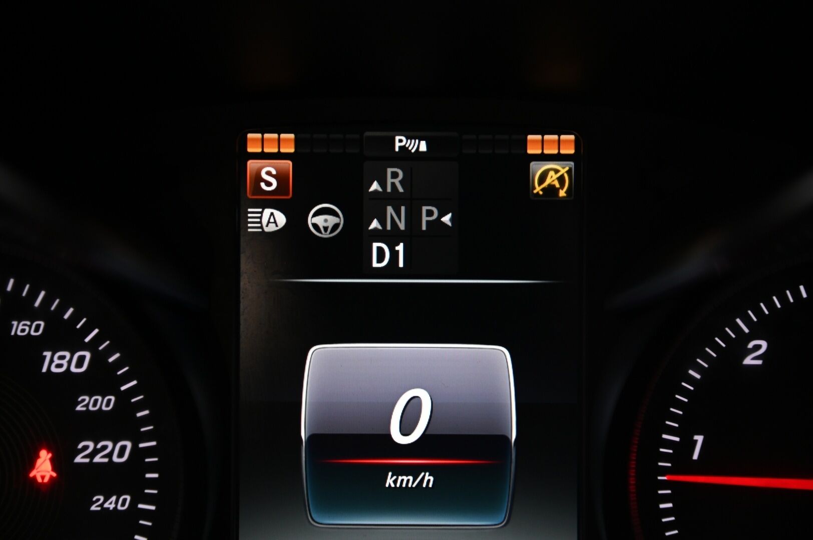 Mercedes-Benz C 2016 250 BlueTec T A 4MATIC Premium Business *DTR+Q / Ilma-alusta / Blis / Panorama / Sähköpenkit muistilla / Comand Nav - Irroitettava Vetokoukku / Todella kattavat varuseet! /Sähköinen takaluukku - HULLUT VÄLIPÄIVÄT KORKOTARJOUS 2,49%