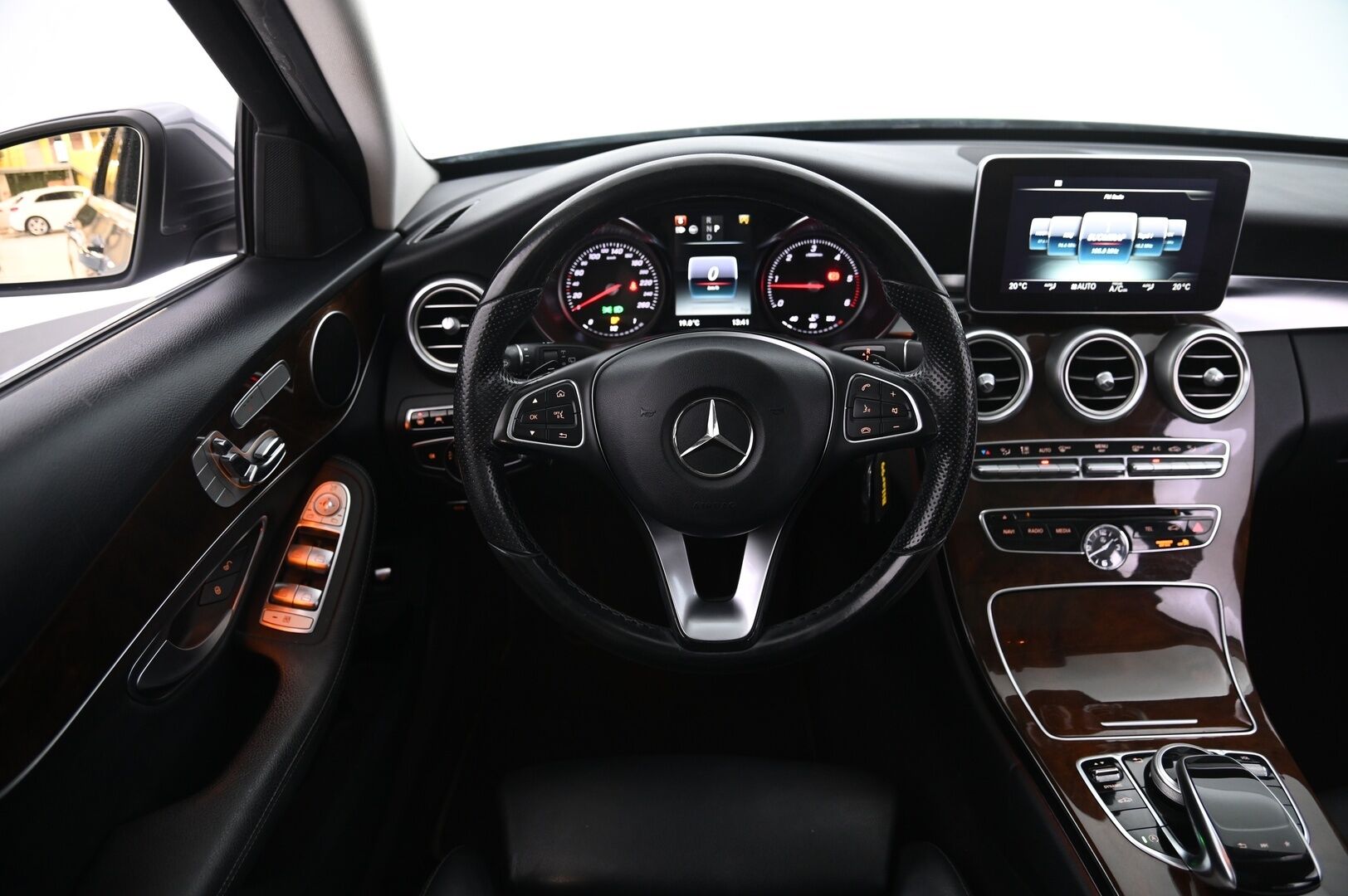 Mercedes-Benz C 2016 250 BlueTec T A 4MATIC Premium Business *DTR+Q / Ilma-alusta / Blis / Panorama / Sähköpenkit muistilla / Comand Nav - Irroitettava Vetokoukku / Todella kattavat varuseet! /Sähköinen takaluukku - HULLUT VÄLIPÄIVÄT KORKOTARJOUS 2,49%