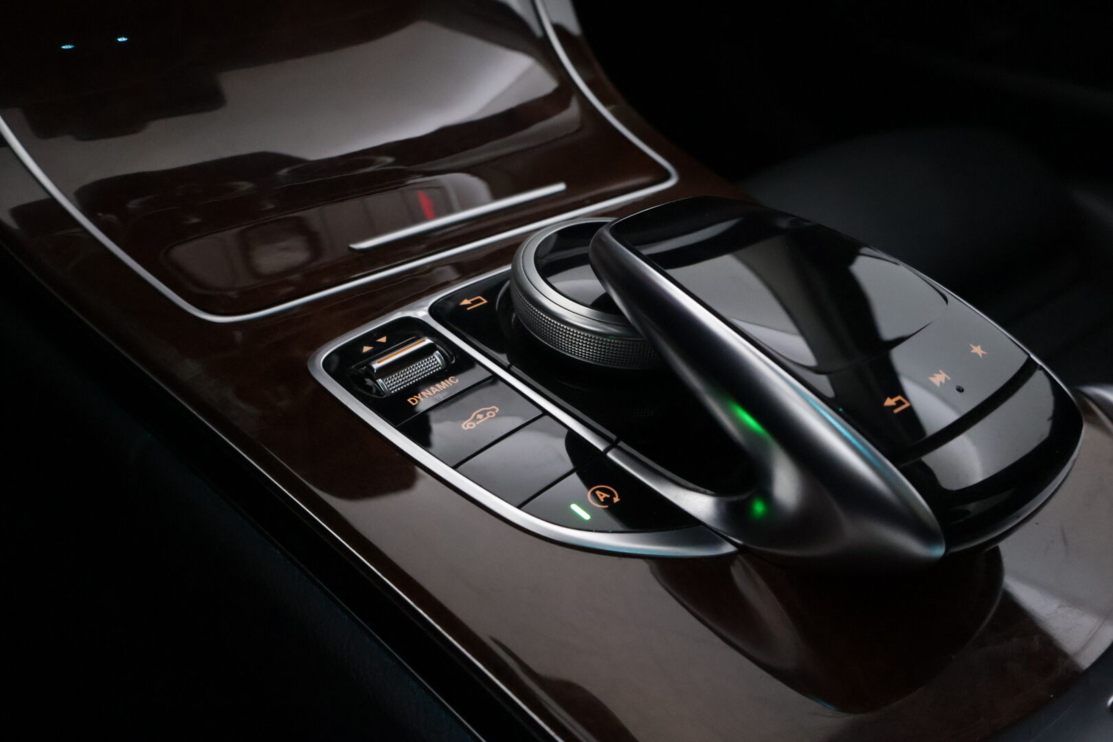 Mercedes-Benz C 2016 250 BlueTec T A 4MATIC 9G-Tronic Premium Business *DTR+Q / Ilma-alusta / BLIS / Panorama / Sähköpenkit muistilla / Comand Nav - Irroitettava Vetokoukku / Todella kattavat varuseet! /Sähköinen takaluukku