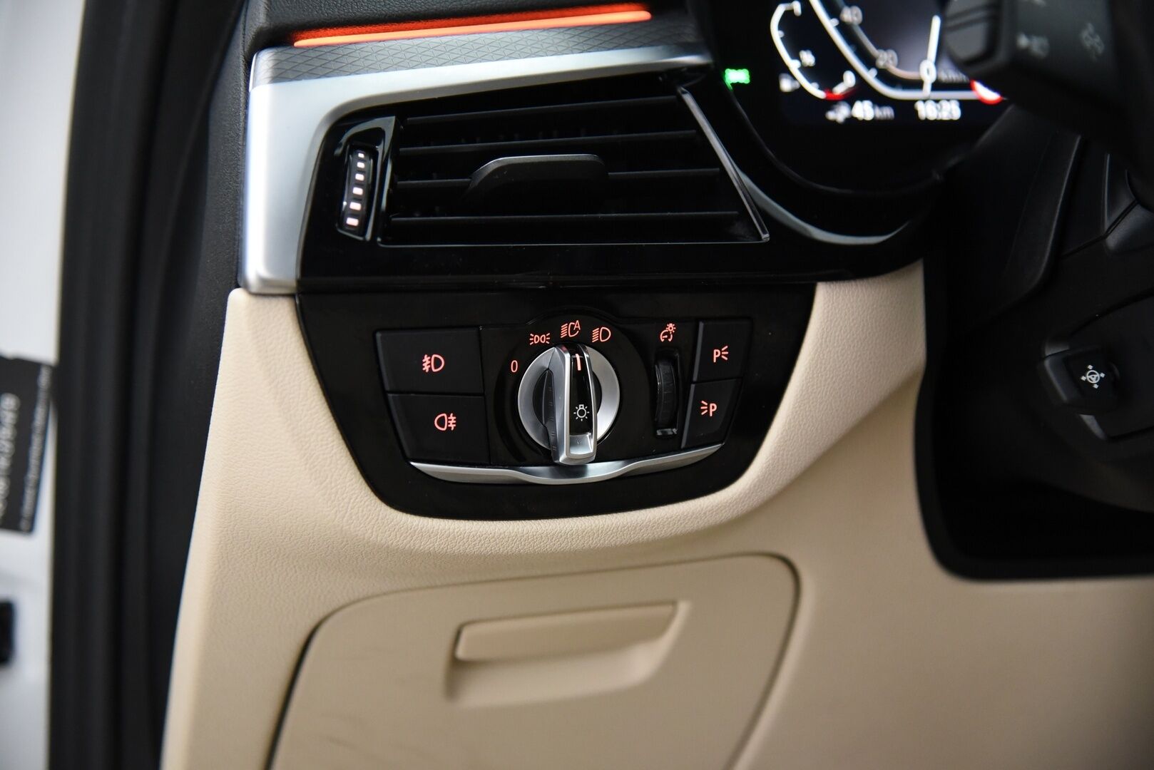 BMW 530 2020 e xDrive iPerformance Sedan M-Sport - HUD / H&K / Hieronta / Comfort-muistipenkki / Soft-Close / Adapt. Led / Keyless / Ambient / BLIS / P-Kamera