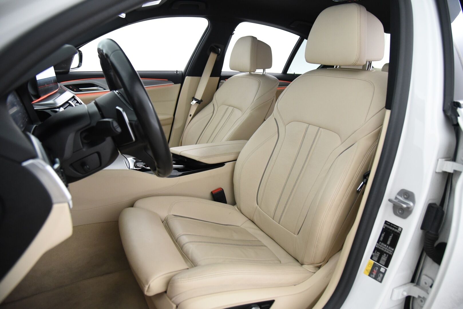 BMW 530 2020 e xDrive iPerformance Sedan M-Sport - HUD / H&K / Hieronta / Comfort-muistipenkki / Soft-Close / Adapt. Led / Keyless / Ambient / BLIS / P-Kamera