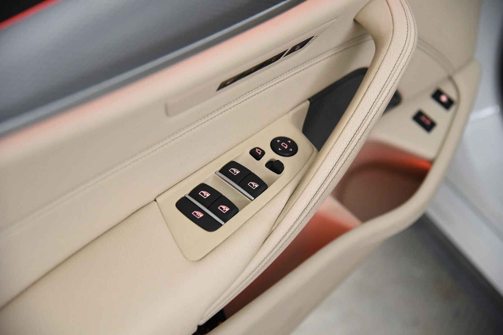 BMW 530 2020 e xDrive iPerformance Sedan M-Sport - HUD / H&K / Hieronta / Comfort-muistipenkki / Soft-Close / Adapt. Led / Keyless / Ambient / BLIS / P-Kamera