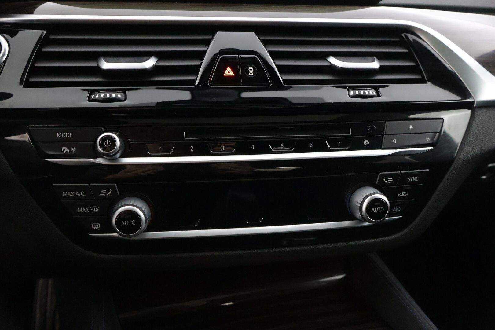 BMW 530 2018 G30 Sedan 530e A Charged Edition M Sport * Bower&Wilkins / Kattoluukku / M-Sport / Adap.vakkari / BLIS / Digimittaristo * - * Huippuvarusteet / Siistikuntoinen / Katso varusteet tarkasti läpi / Merkkihuollettu *