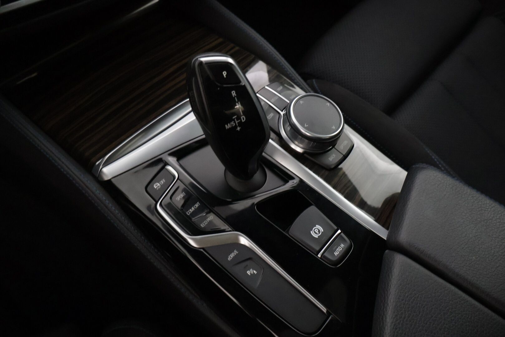 BMW 530 2018 G30 Sedan 530e A Charged Edition M Sport * Bower&Wilkins / Kattoluukku / M-Sport / Adap.vakkari / BLIS / Digimittaristo * - * Huippuvarusteet / Siistikuntoinen / Katso varusteet tarkasti läpi / Merkkihuollettu *