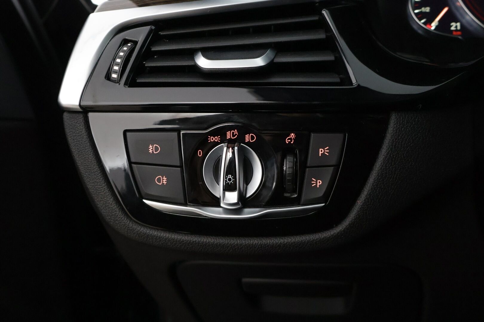 BMW 530 2018 G30 Sedan 530e A Charged Edition M Sport * Bower&Wilkins / Kattoluukku / M-Sport / Adap.vakkari / BLIS / Digimittaristo * - * Huippuvarusteet / Siistikuntoinen / Katso varusteet tarkasti läpi / Merkkihuollettu *