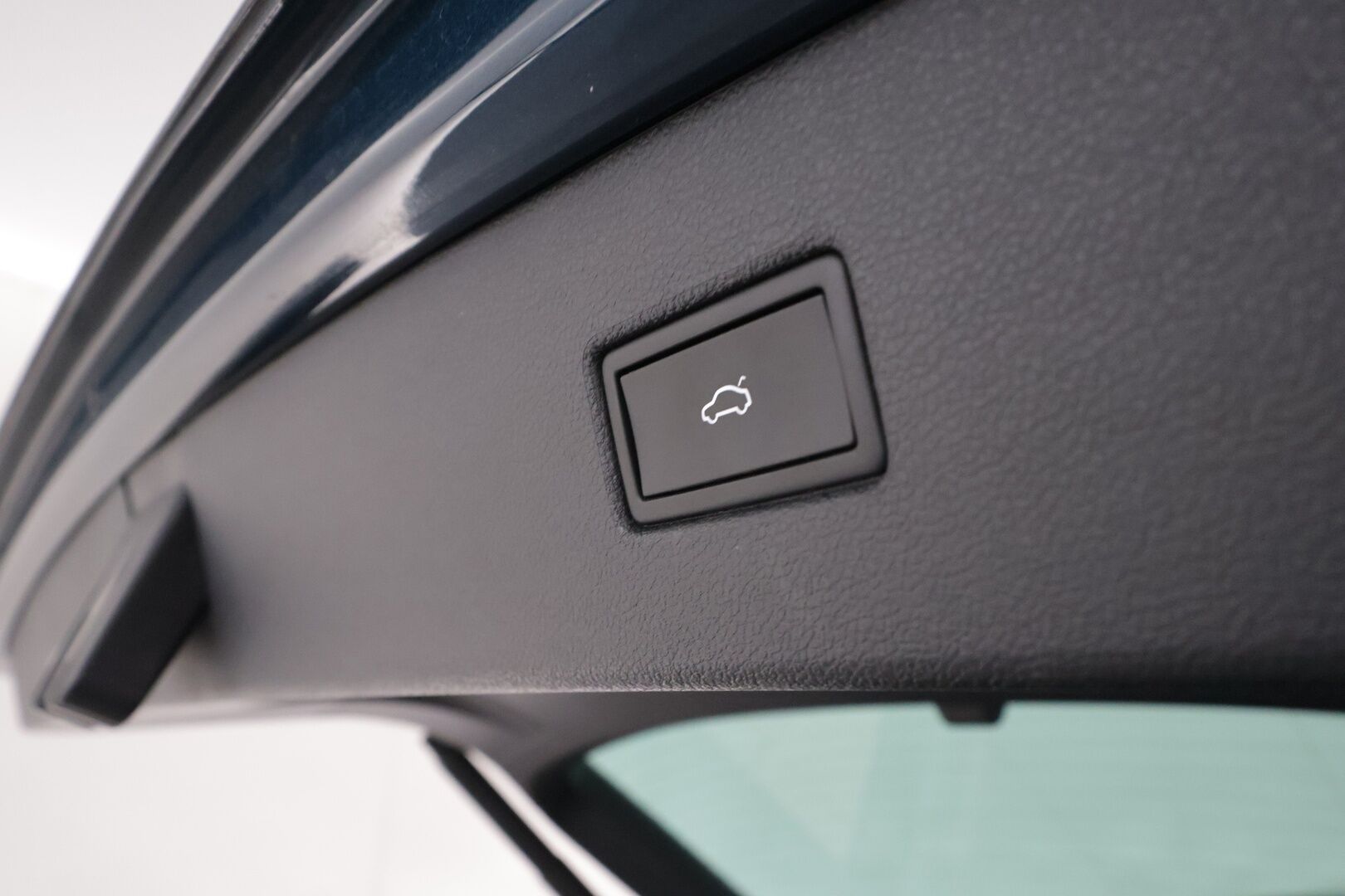Volkswagen Tiguan 2021 Style eHybrid 180 kW DSG-aut ** Adapt.vakkari / Koukku / P.kamera / IQ Matrix LED / Keyless / Apple&Android / Navi - Digimittaristo / Alcantara sporttipenkit / Rattilämmitys
