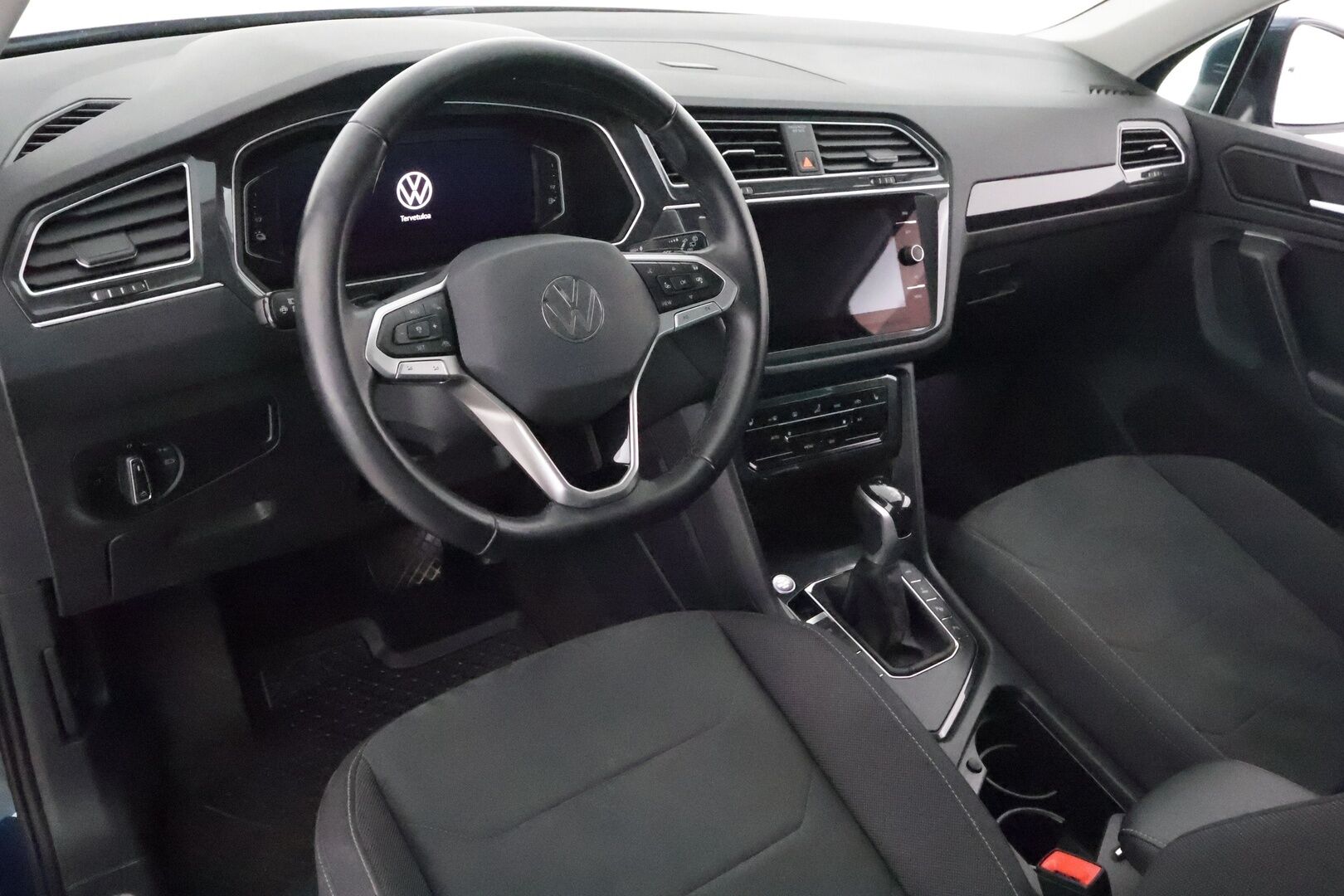 Volkswagen Tiguan 2021 Style eHybrid 180 kW DSG-aut ** Adapt.vakkari / Koukku / P.kamera / IQ Matrix LED / Keyless / Apple&Android / Navi - Digimittaristo / Alcantara sporttipenkit / Rattilämmitys