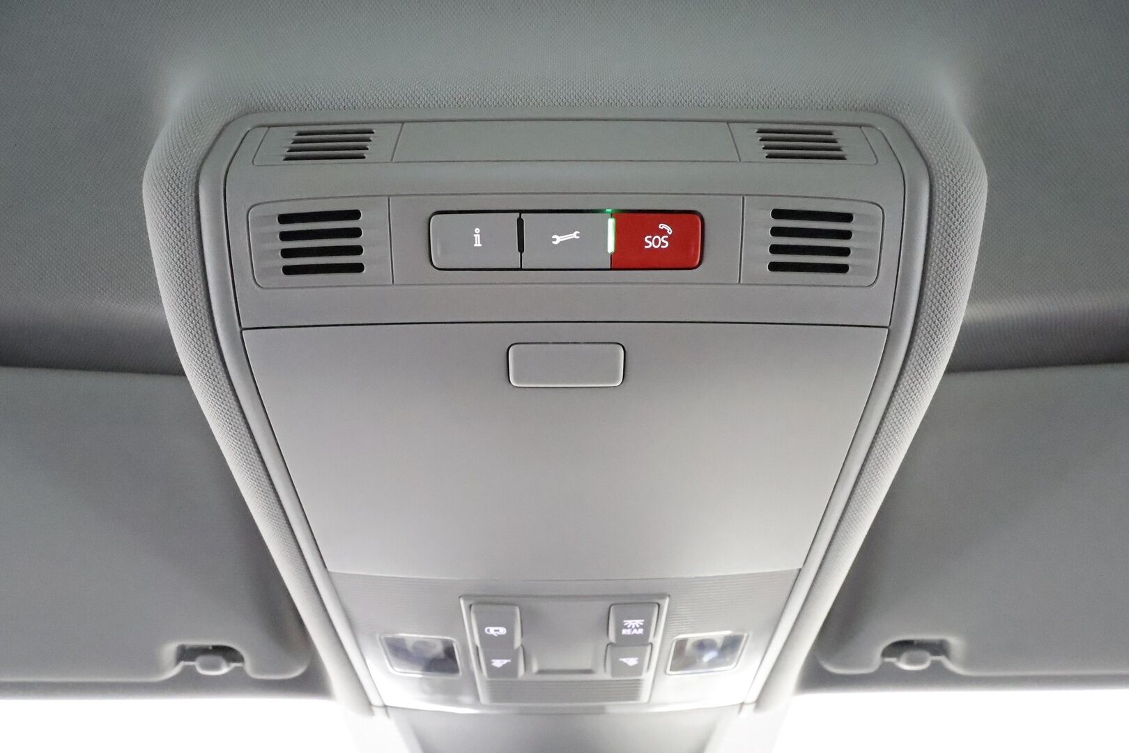 Volkswagen Tiguan 2021 Style eHybrid 180 kW DSG-aut ** Adapt.vakkari / Koukku / P.kamera / IQ Matrix LED / Keyless / Apple&Android / Navi - Digimittaristo / Alcantara sporttipenkit / Rattilämmitys