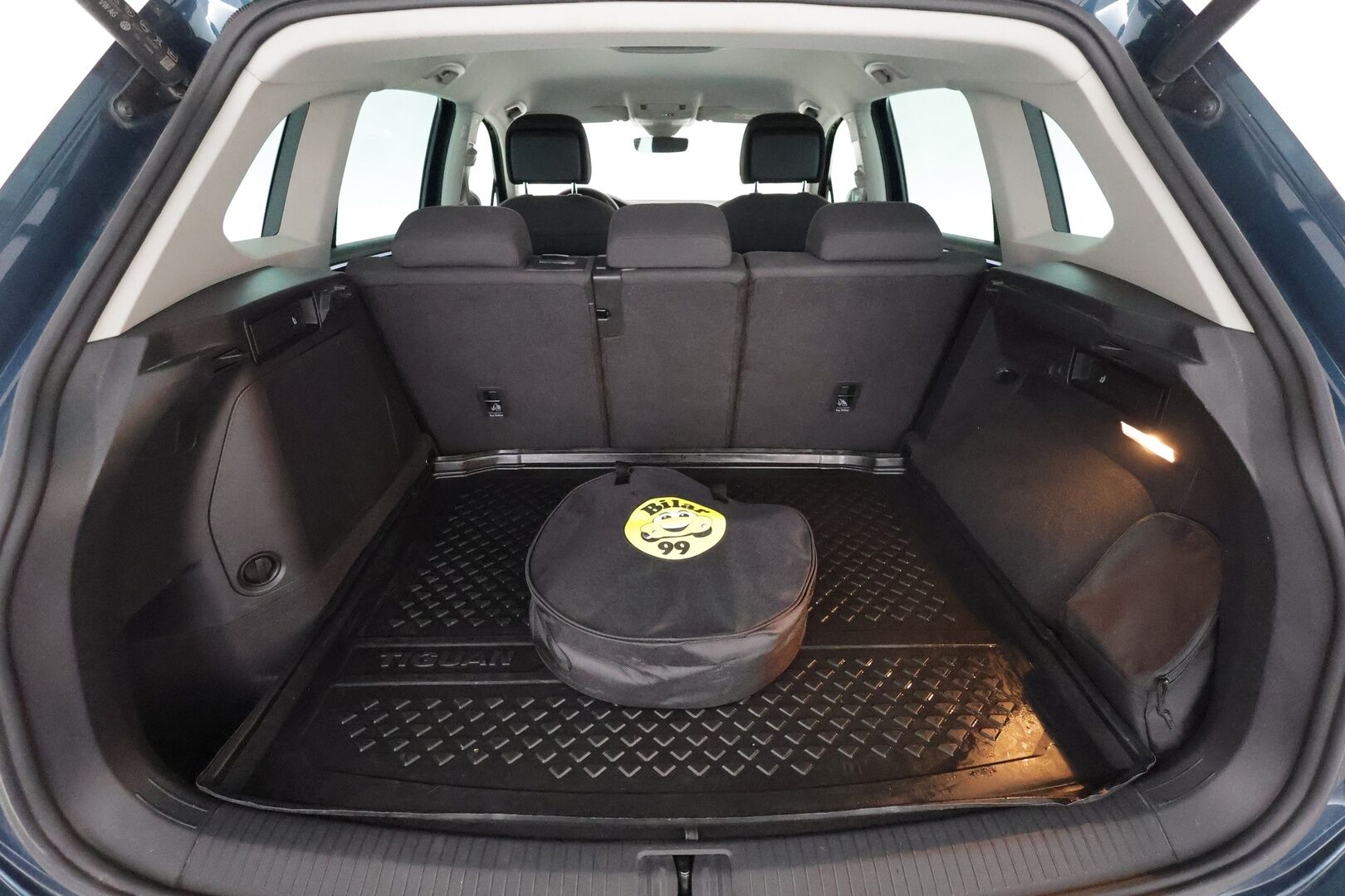 Volkswagen Tiguan 2021 Style eHybrid 180 kW DSG-aut ** Adapt.vakkari / Koukku / P.kamera / IQ Matrix LED / Keyless / Apple&Android / Navi - Digimittaristo / Alcantara sporttipenkit / Rattilämmitys