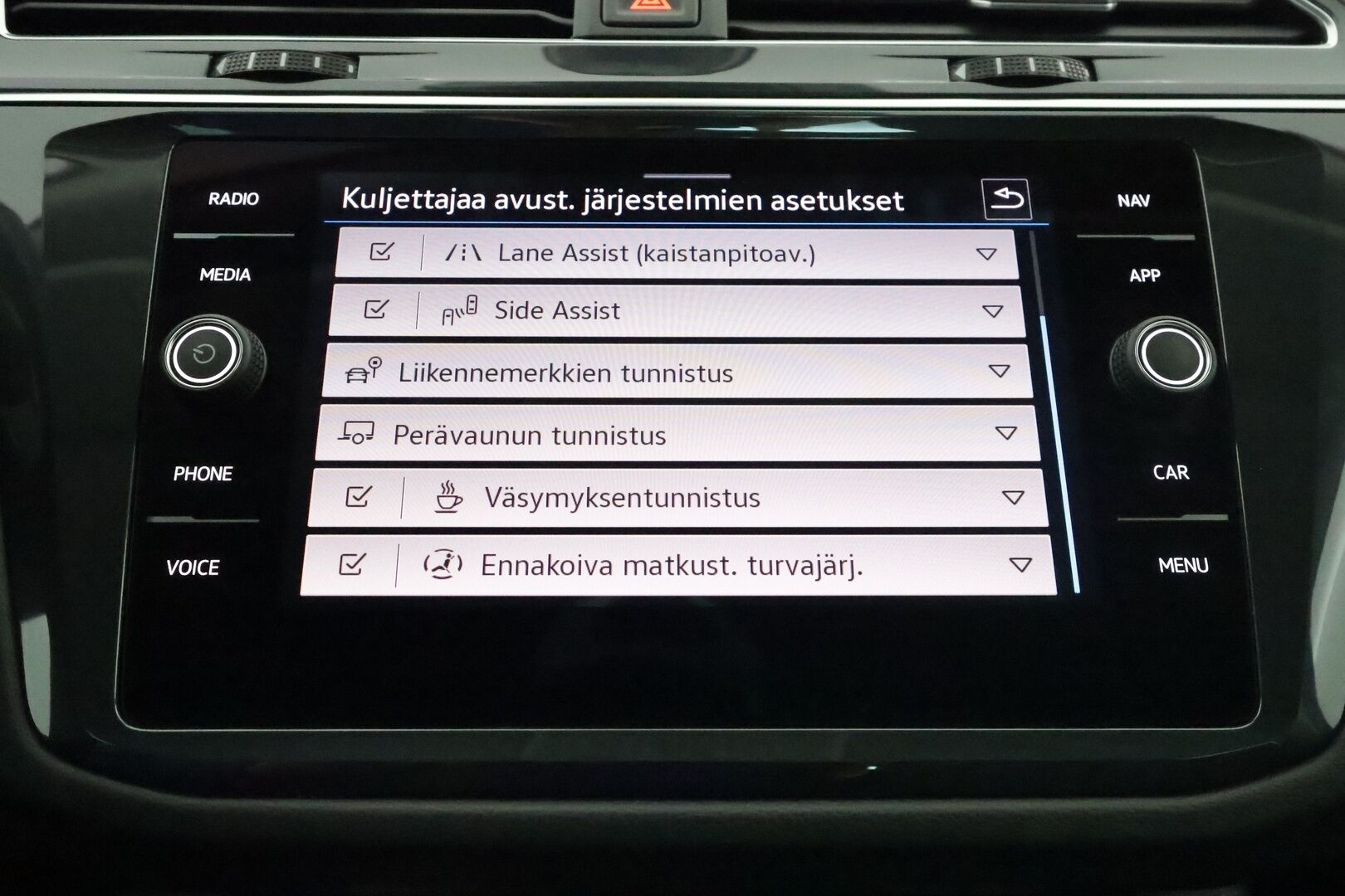 Volkswagen Tiguan 2021 Style eHybrid 180 kW DSG-aut ** Adapt.vakkari / Koukku / P.kamera / IQ Matrix LED / Keyless / Apple&Android / Navi - Digimittaristo / Alcantara sporttipenkit / Rattilämmitys
