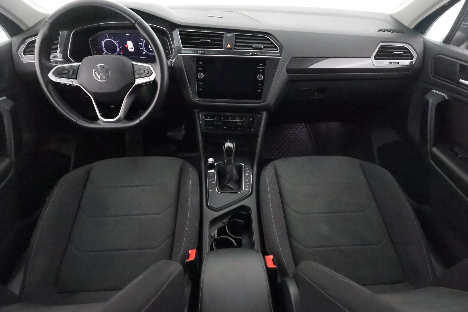 Volkswagen Tiguan 2021 Style eHybrid 180 kW DSG-aut ** Adapt.vakkari / Koukku / P.kamera / IQ Matrix LED / Keyless / Apple&Android / Navi - Digimittaristo / Alcantara sporttipenkit / Rattilämmitys