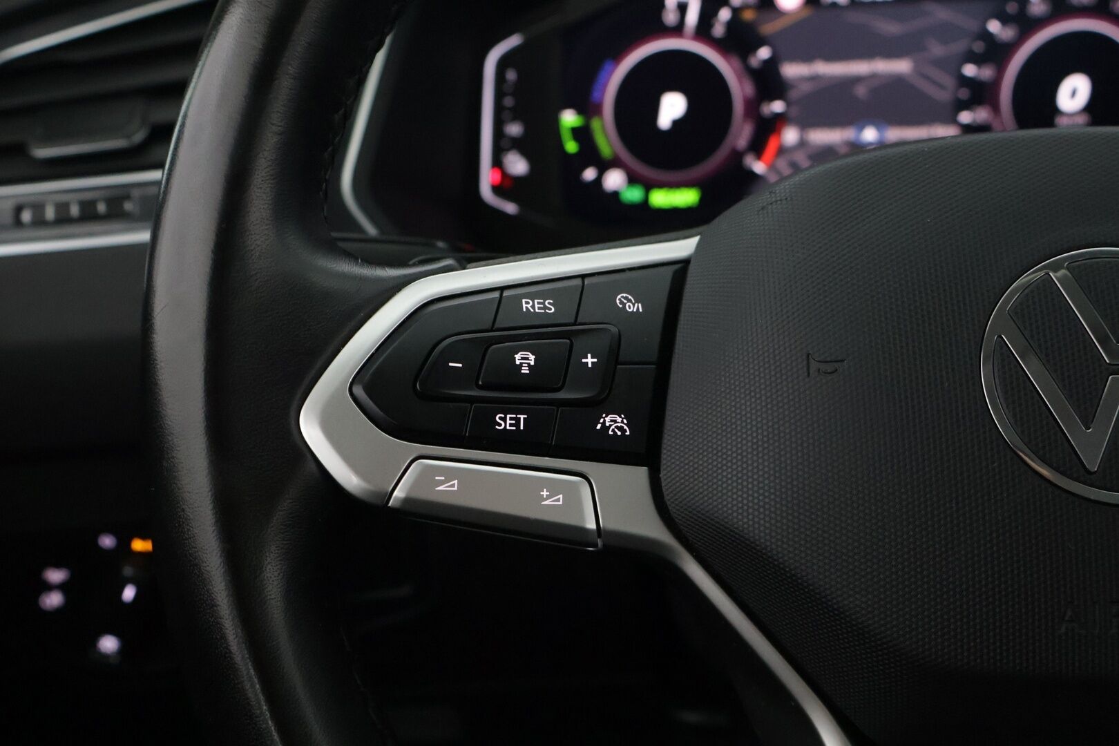 Volkswagen Tiguan 2021 13 kWh, eHybrid 180 kW DSG *ACC / IQ LED / Kaistavahti / 360 P-Kamera / Sähkökoukku / Sähkökontti* - *Suomi-auto / Huollettu 8/25 / Uudet nastarenkaat*