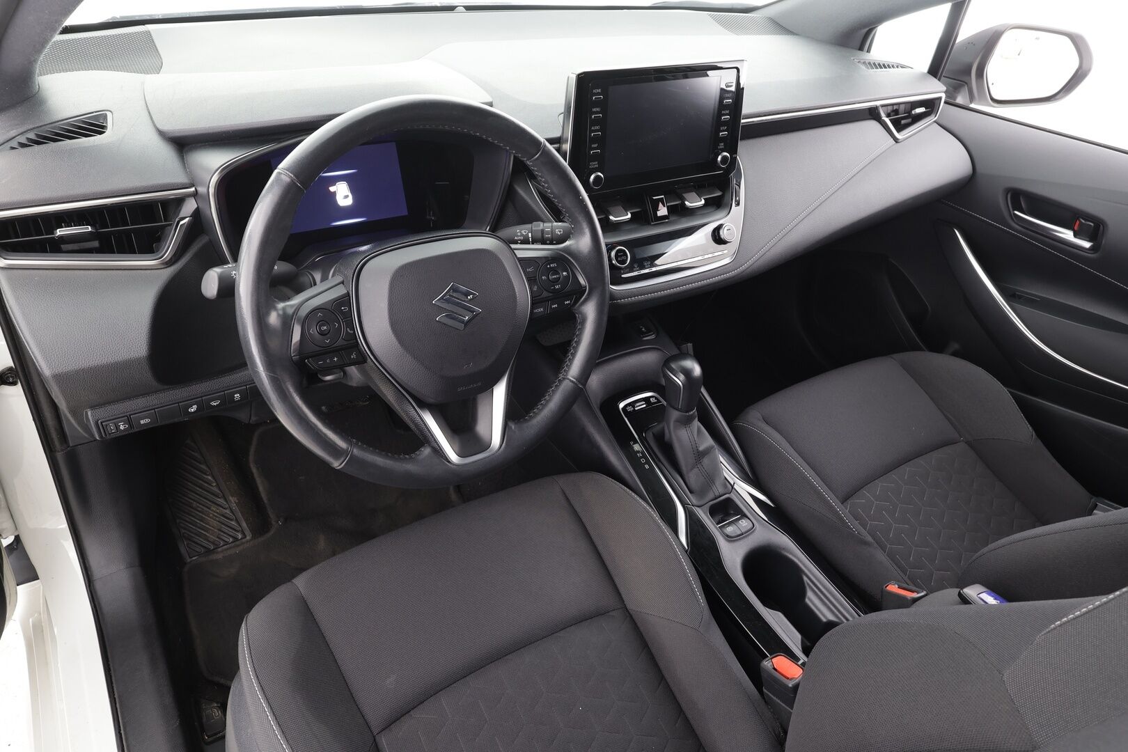 Suzuki Swace 2021 1,8 HYBRID 2WD GL+ CVT-aut * ACC / Kaistavahti / P.Kamera / Lohko+Sisä / LED / Apple&Android / Ratinlämmitin * - Suomi-auto / Kahdet renkaat aluvanteilla / Merkkihuollettu - HULLUT AVAJAISHULINAT KORKOTARJOUS 3,29 %