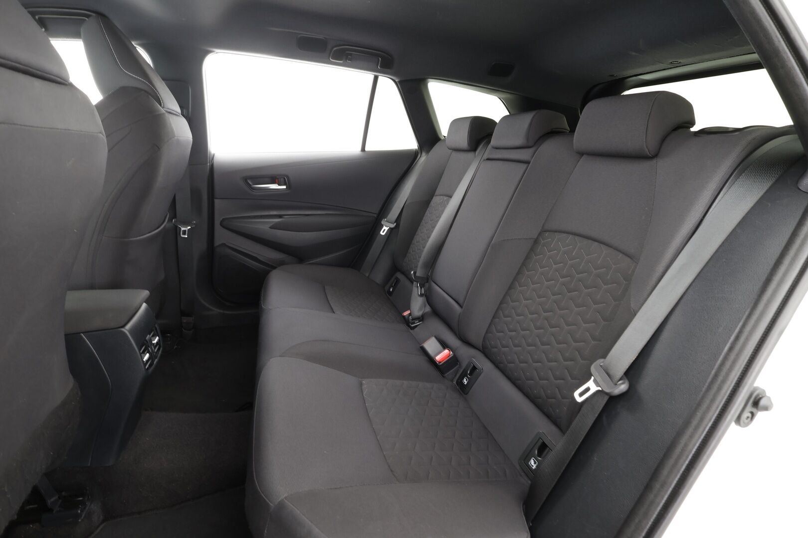 Suzuki Swace 2021 1,8 HYBRID 2WD GL+ CVT-aut * ACC / Kaistavahti / P.Kamera / Lohko+Sisä / LED / Apple&Android / Ratinlämmitin * - Suomi-auto / Kahdet renkaat aluvanteilla / Merkkihuollettu - HULLUT AVAJAISHULINAT KORKOTARJOUS 3,29 %