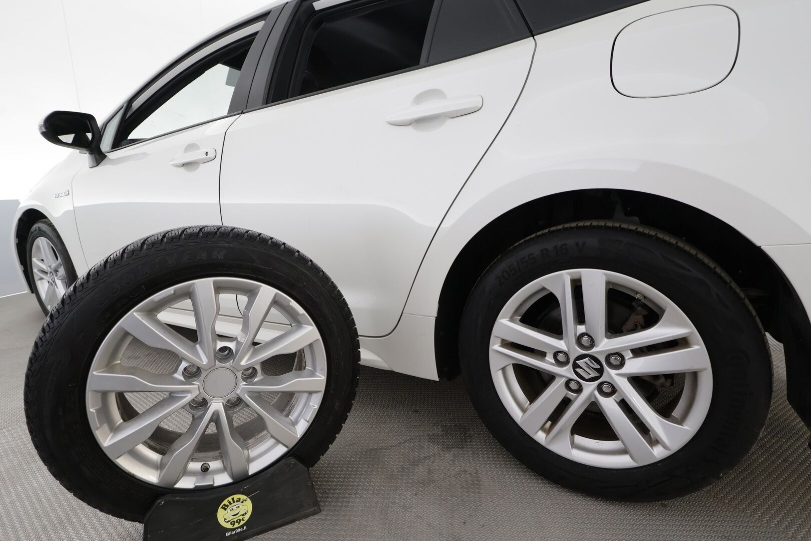 Suzuki Swace 2021 1,8 HYBRID 2WD GL+ CVT-aut * ACC / Kaistavahti / P.Kamera / Lohko+Sisä / LED / Apple&Android / Ratinlämmitin * - Suomi-auto / Kahdet renkaat aluvanteilla / Merkkihuollettu - HULLUT AVAJAISHULINAT KORKOTARJOUS 3,29 %