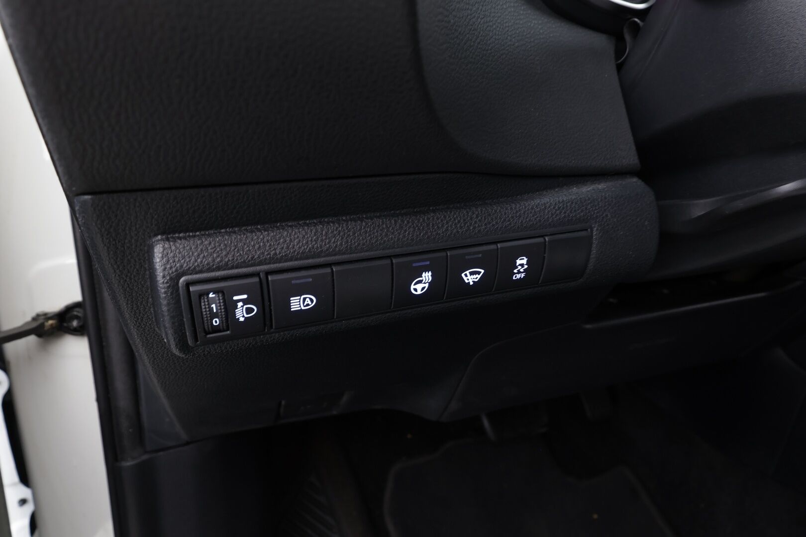 Suzuki Swace 2021 1,8 HYBRID 2WD GL+ CVT-aut * ACC / Kaistavahti / P.Kamera / Lohko+Sisä / LED / Apple&Android / Ratinlämmitin * - Suomi-auto / Kahdet renkaat aluvanteilla / Merkkihuollettu - HULLUT AVAJAISHULINAT KORKOTARJOUS 3,29 %