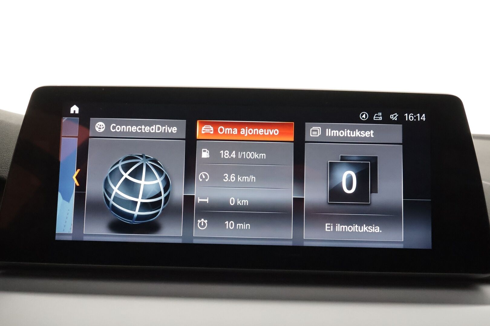 BMW 530 2018 G31 Touring 530d A Business * Webasto / Koukku / ACC / Adapt.LED / P.Kamera / HUD / HiFi / Sportnahat * - Kahdet renkaat aluvanteilla / Merkkihuollot