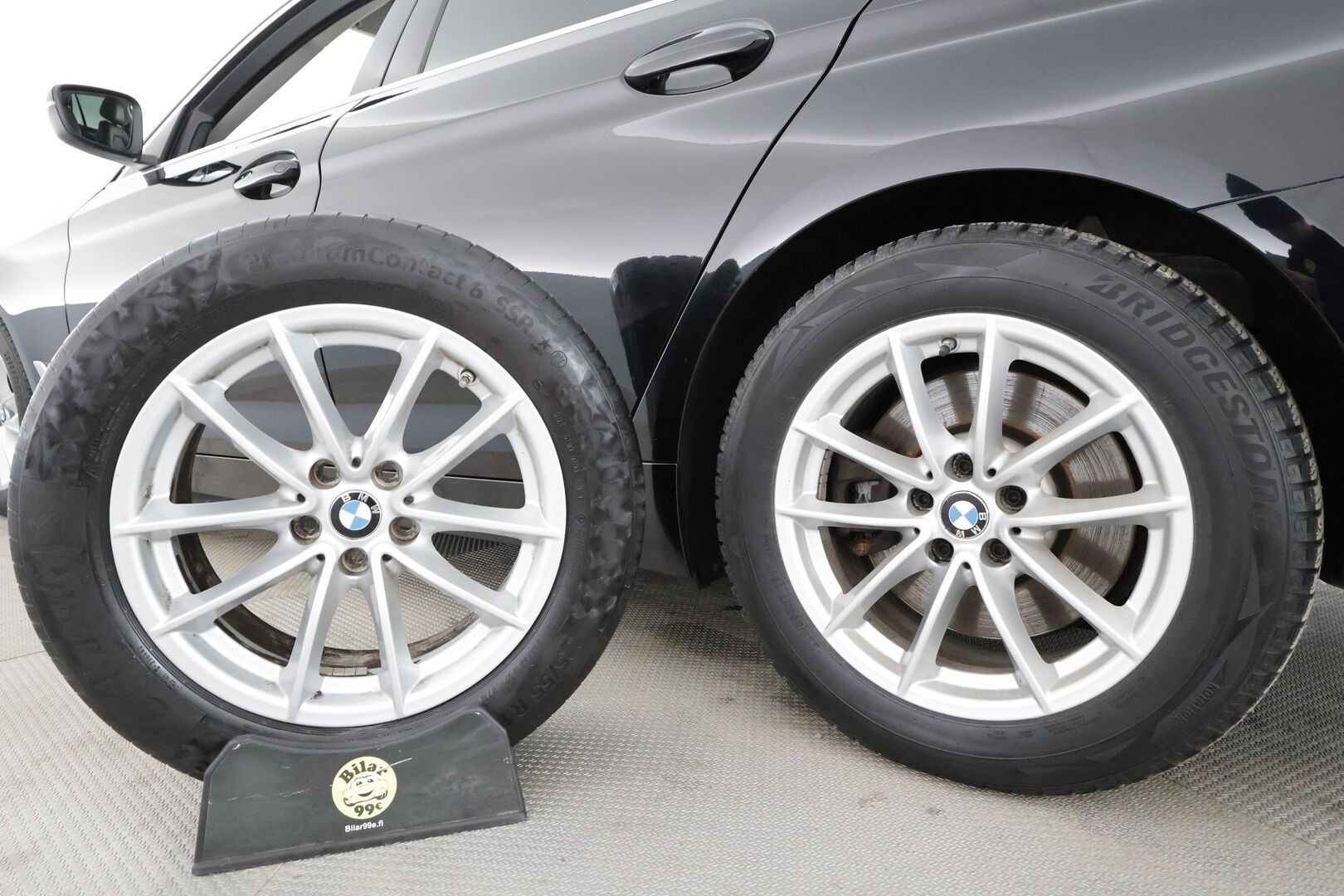 BMW 530 2018 G31 Touring 530d A Business * Webasto / Koukku / ACC / Adapt.LED / P.Kamera / HUD / HiFi / Sportnahat * - Kahdet renkaat aluvanteilla / Merkkihuollot