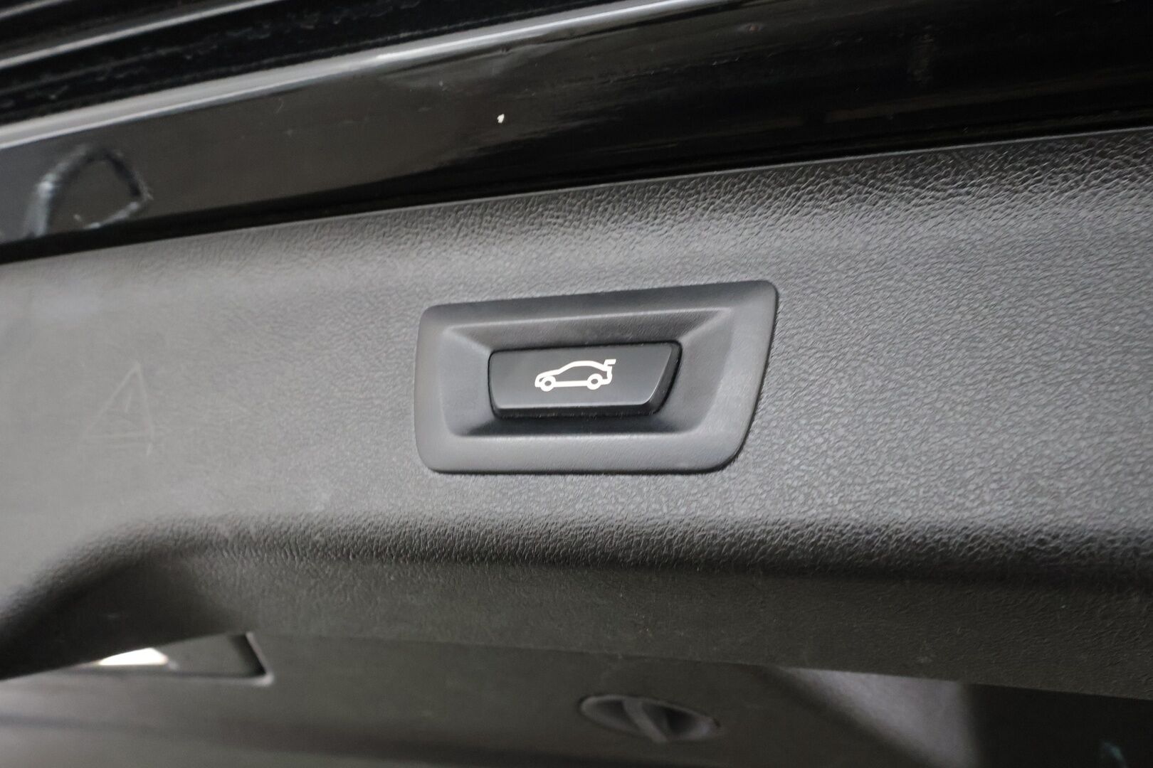 BMW 530 2018 G31 Touring 530d A Business * Webasto / Koukku / ACC / Adapt.LED / P.Kamera / HUD / HiFi / Sportnahat * - Kahdet renkaat aluvanteilla / Merkkihuollot