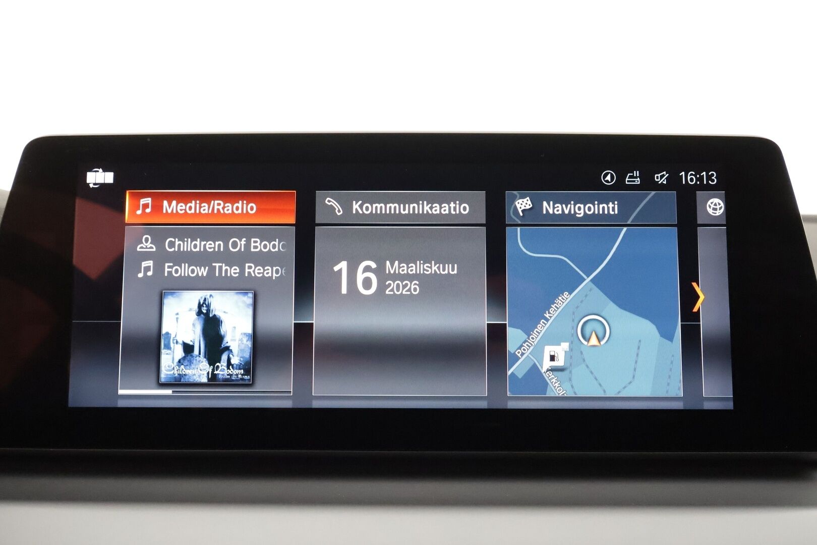 BMW 530 2018 G31 Touring 530d A Business * Webasto / Koukku / ACC / Adapt.LED / P.Kamera / HUD / HiFi / Sportnahat * - Kahdet renkaat aluvanteilla / Merkkihuollot