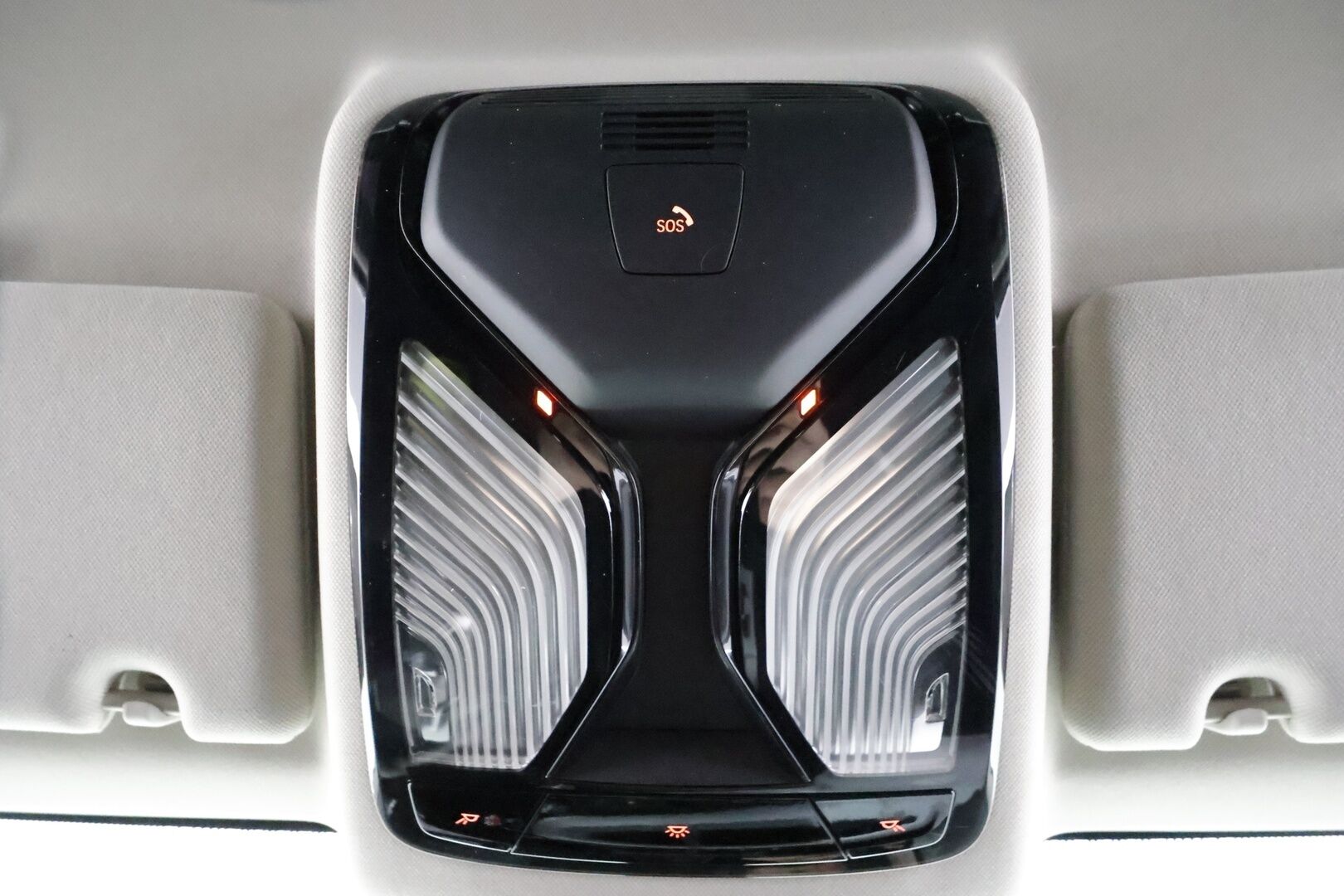 BMW 530 2018 G31 Touring 530d A Business * Webasto / Koukku / ACC / Adapt.LED / P.Kamera / HUD / HiFi / Sportnahat * - Kahdet renkaat aluvanteilla / Merkkihuollot