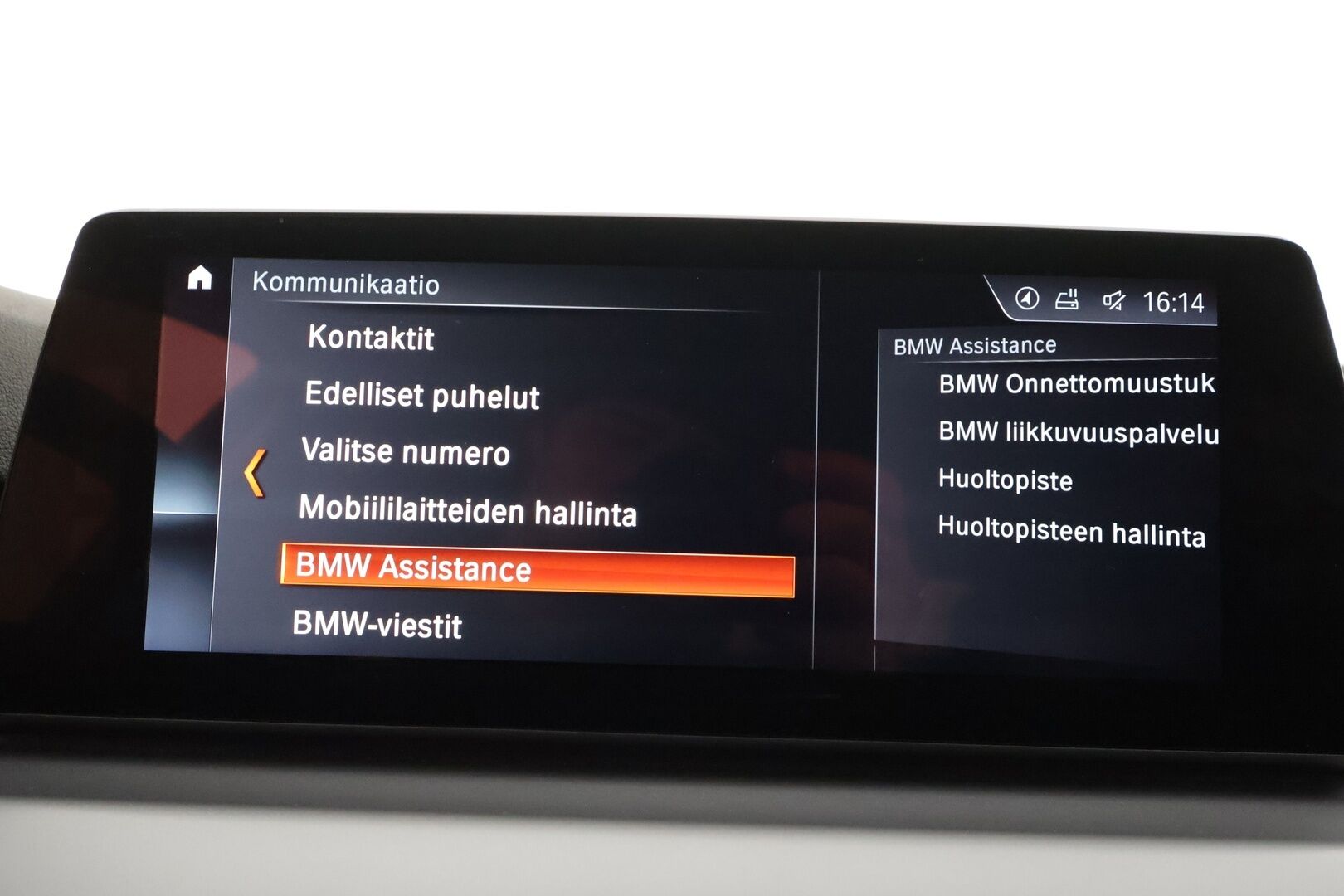 BMW 530 2018 G31 Touring 530d A Business * Webasto / Koukku / ACC / Adapt.LED / P.Kamera / HUD / HiFi / Sportnahat * - Kahdet renkaat aluvanteilla / Merkkihuollot