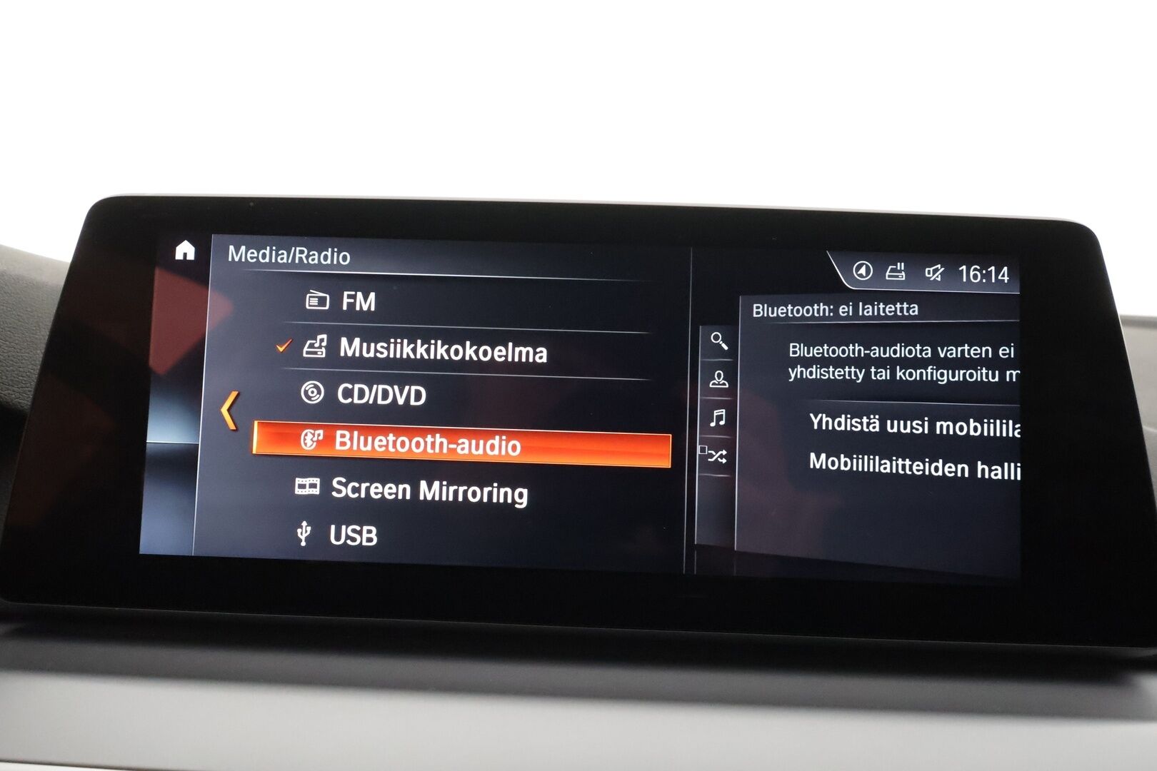 BMW 530 2018 G31 Touring 530d A Business * Webasto / Koukku / ACC / Adapt.LED / P.Kamera / HUD / HiFi / Sportnahat * - Kahdet renkaat aluvanteilla / Merkkihuollot