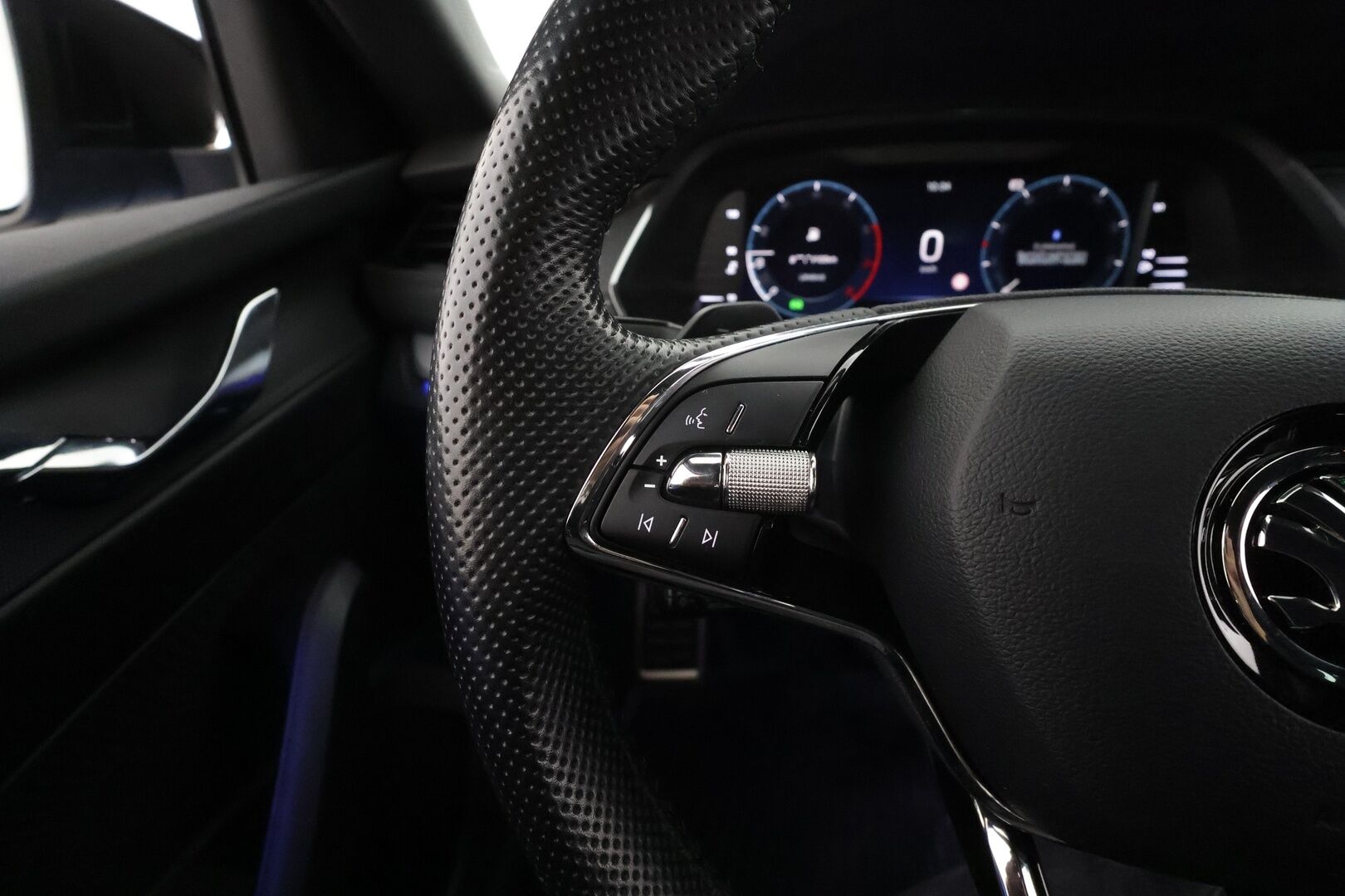 Skoda Octavia 2021 Combi 1,5 TSI Style eTEC DSG Autom. * ACC / Webasto / Matrix-LED / Koukku / P.kamera / Keyless / Apple & Android * - Suomi-auto / Kahdet renkaat