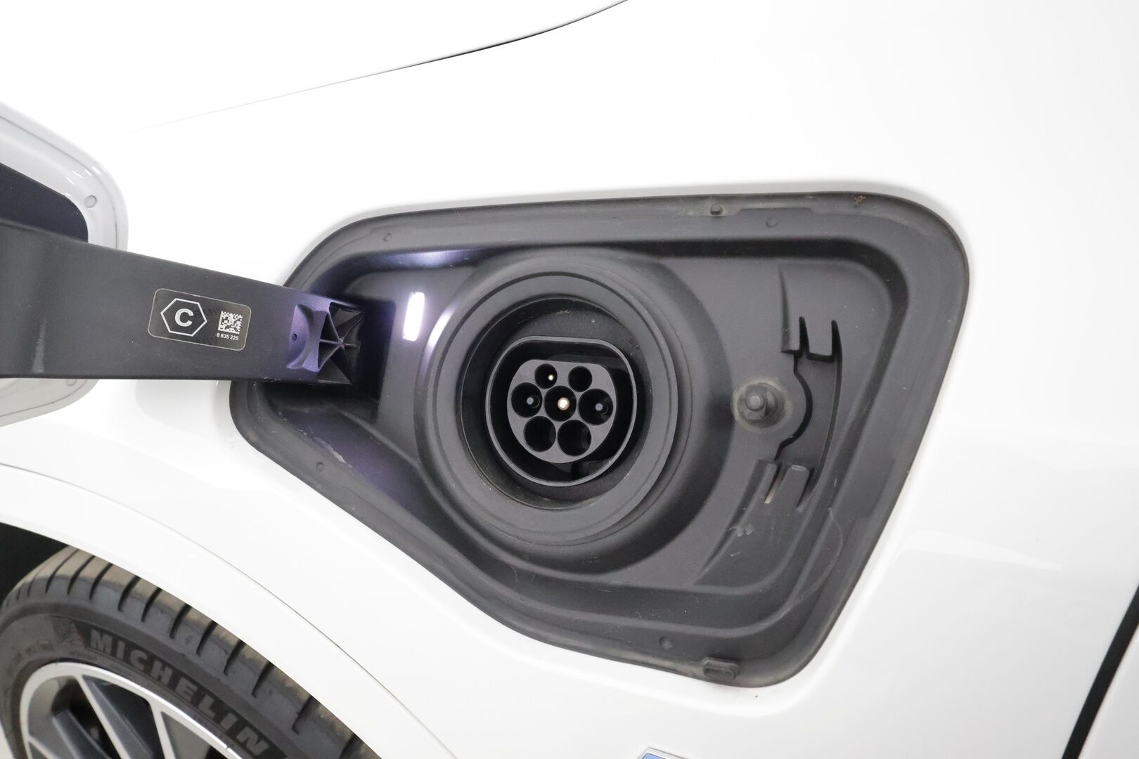 BMW X2 2021 F39 xDrive 25e A Charged Edition M sport - 1.OM Suomi-auto | LED | P.tutka | Sportpenkit | Vakkari | Bluetooth | Ambient-Valot | Akku kuntotarkastettu | 2x Latauskaapelit | Kahdet renkaat | Merkkihuollettu