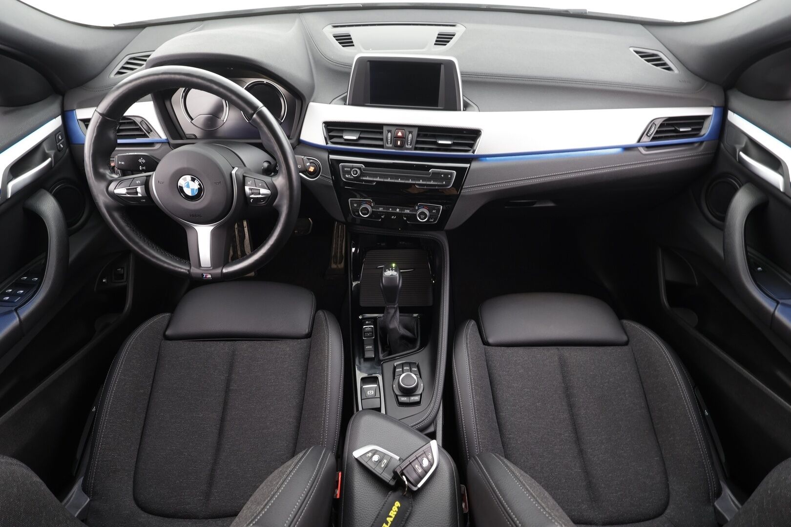 BMW X2 2021 F39 xDrive 25e A Charged Edition M sport - 1.OM Suomi-auto | LED | P.tutka | Sportpenkit | Vakkari | Bluetooth | Ambient-Valot | Akku kuntotarkastettu | 2x Latauskaapelit | Kahdet renkaat | Merkkihuollettu