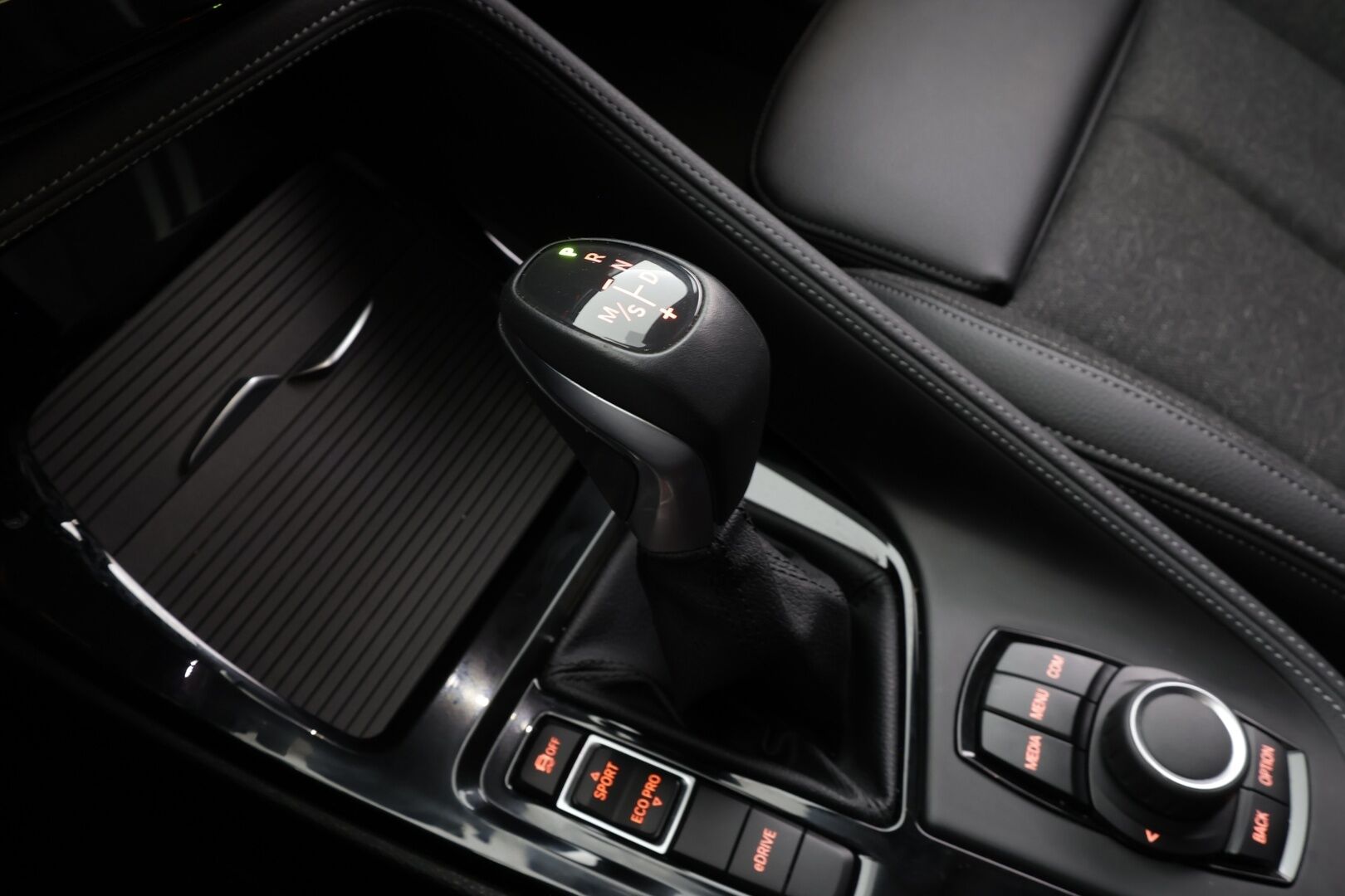 BMW X2 2021 F39 xDrive 25e A Charged Edition M sport - 1.OM Suomi-auto | LED | P.tutka | Sportpenkit | Vakkari | Bluetooth | Ambient-Valot | Akku kuntotarkastettu | 2x Latauskaapelit | Kahdet renkaat | Merkkihuollettu
