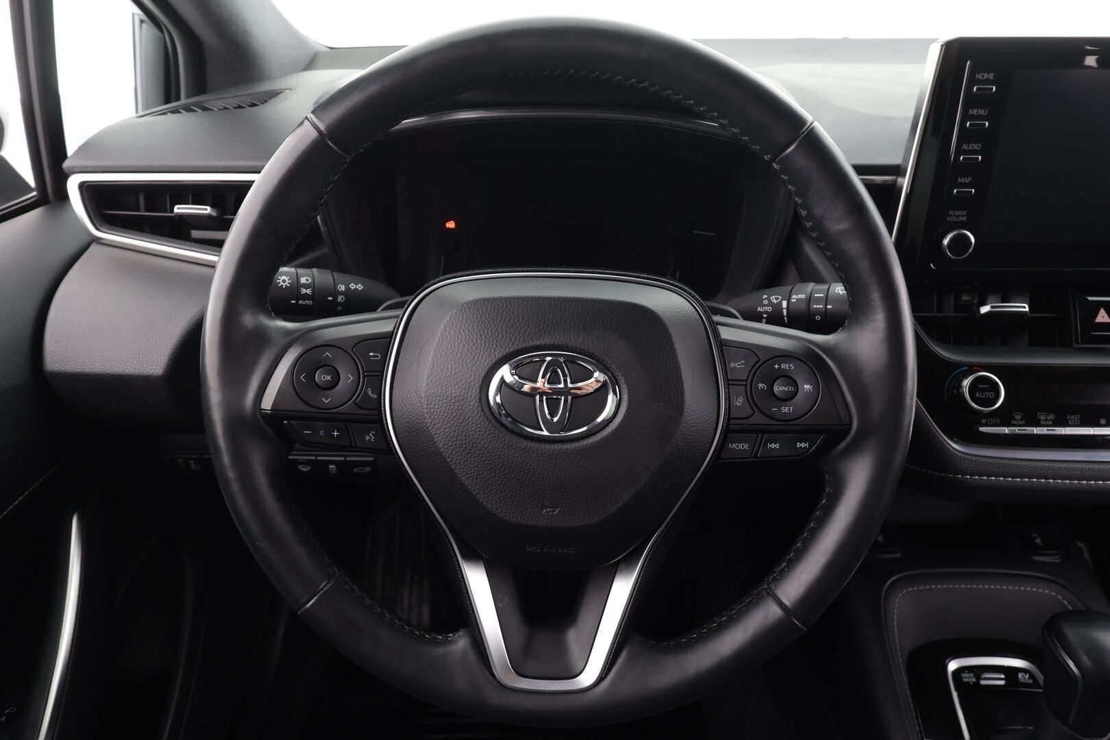 Toyota Corolla 2019 Touring Sports 2,0 Hybrid Style * ACC / P.kamera / Lohko+Sisä / Sähköluukku / KeylessGo / Ratinlämmitin * - Kahdet renkaat aluvanteilla / Merkkihuollettu - HULLUT AVAJAISHULINAT KORKOTARJOUS 3,29 %