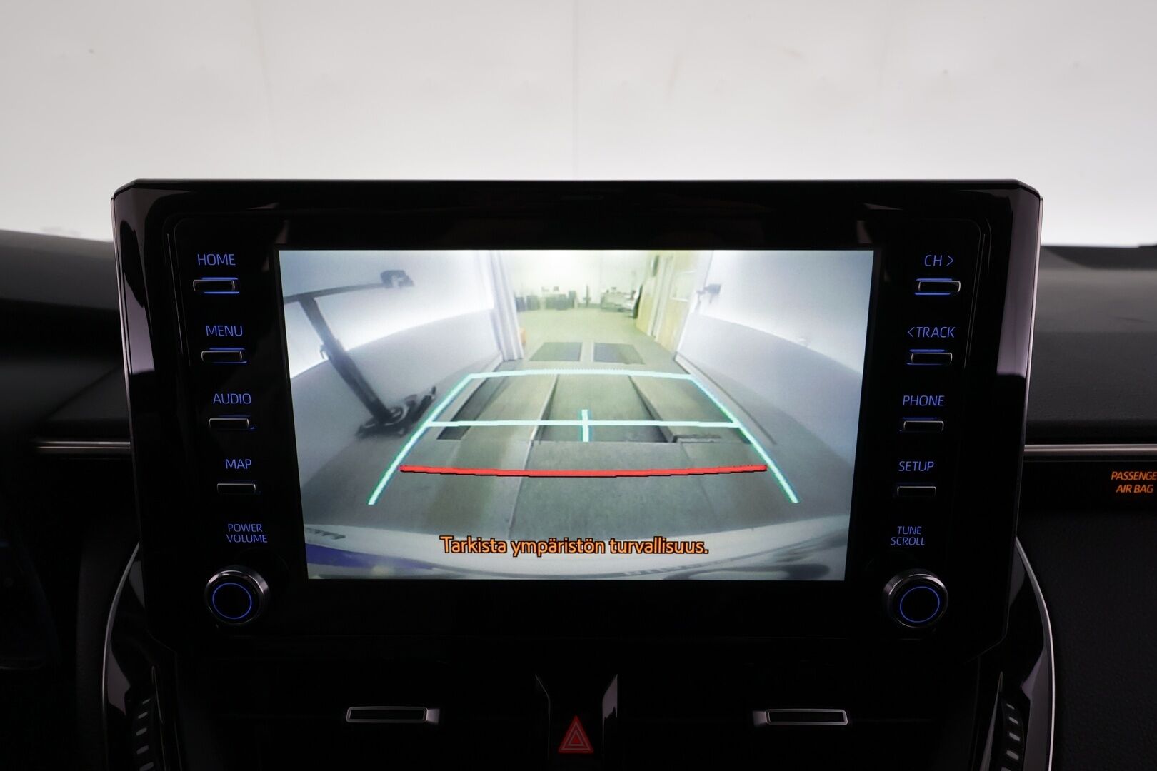 Toyota Corolla 2019 Touring Sports 2,0 Hybrid Style * ACC / P.kamera / Lohko+Sisä / Sähköluukku / KeylessGo / Ratinlämmitin * - Kahdet renkaat aluvanteilla / Merkkihuollettu