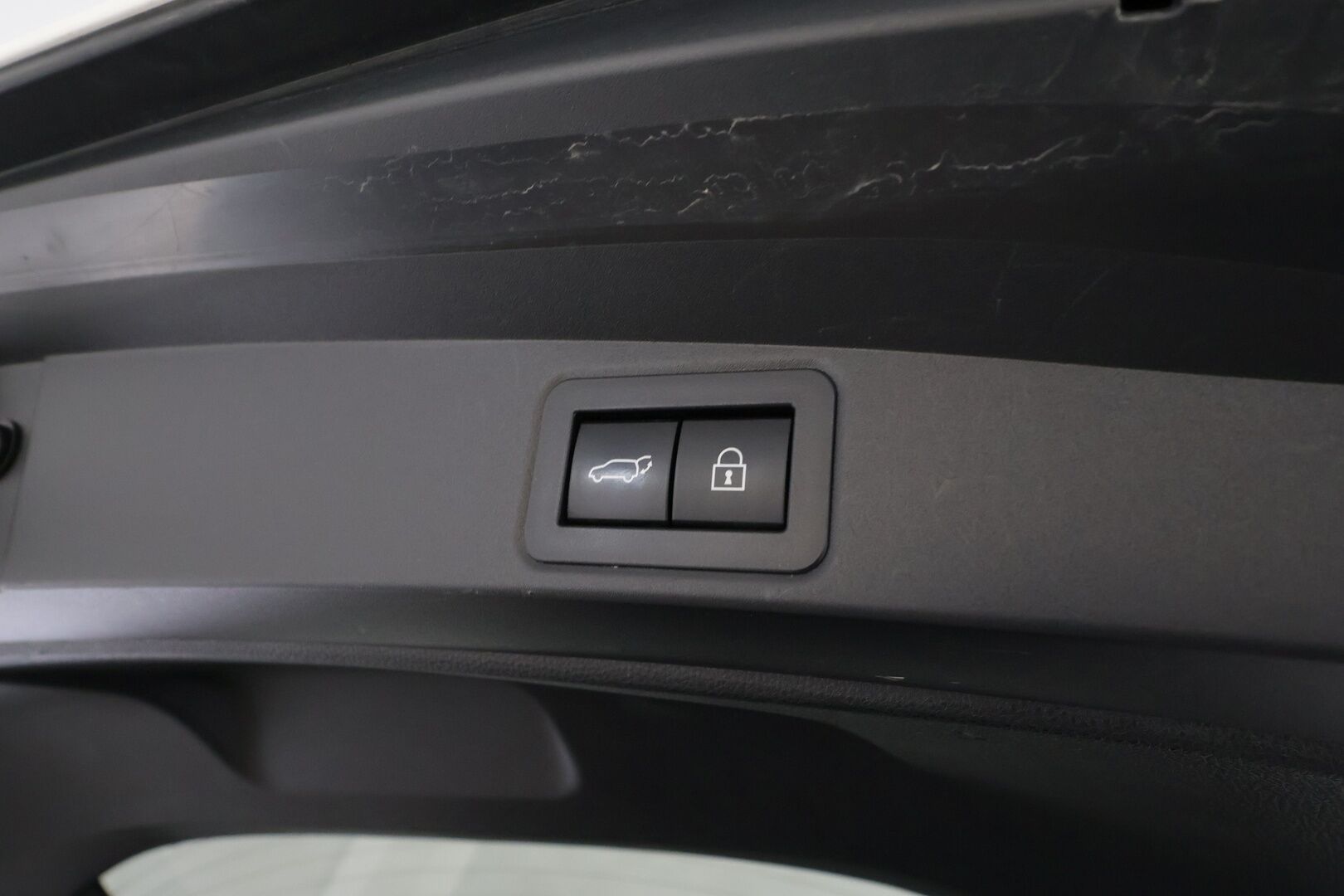 Toyota Corolla 2019 Touring Sports 2,0 Hybrid Style * ACC / P.kamera / Lohko+Sisä / Sähköluukku / KeylessGo / Ratinlämmitin * - Kahdet renkaat aluvanteilla / Merkkihuollettu