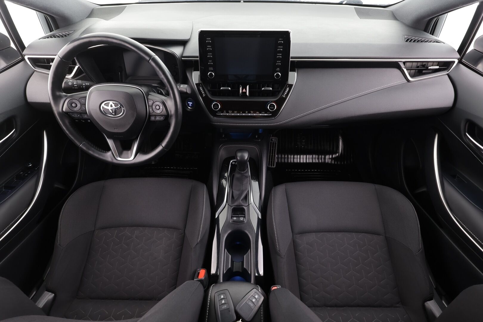 Toyota Corolla 2019 Touring Sports 2,0 Hybrid Style * ACC / P.kamera / Lohko+Sisä / Sähköluukku / KeylessGo / Ratinlämmitin * - Kahdet renkaat aluvanteilla / Merkkihuollettu