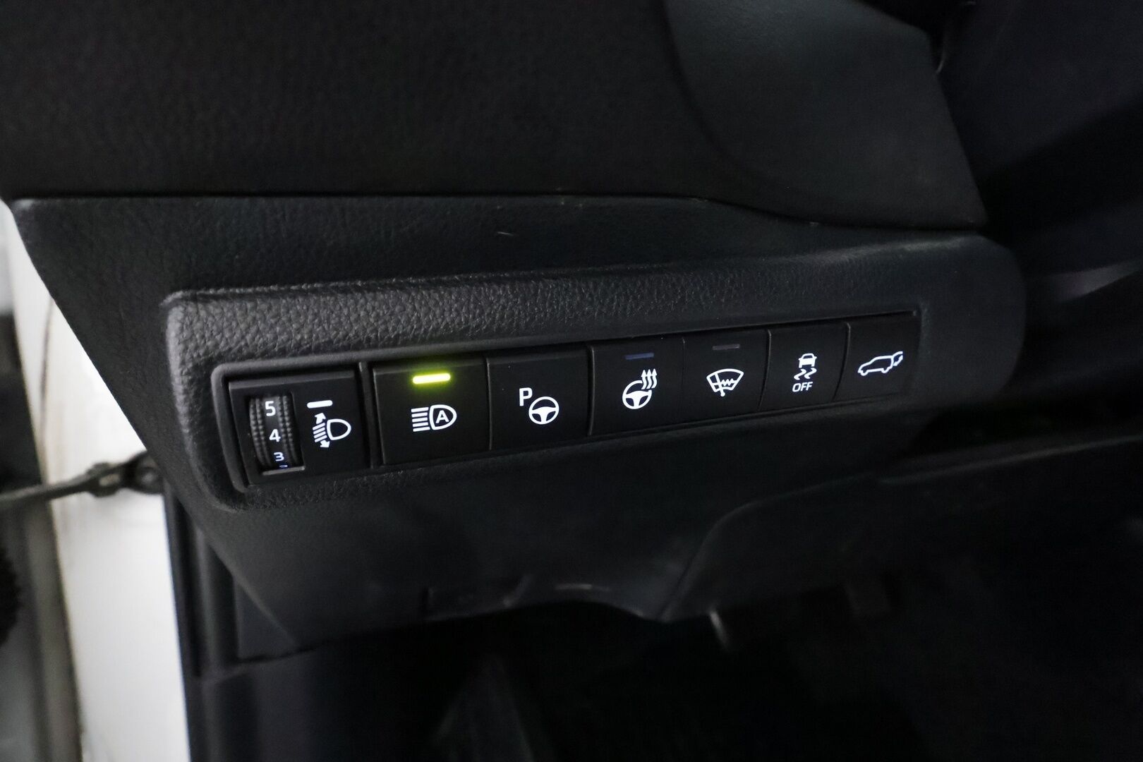 Toyota Corolla 2019 Touring Sports 2,0 Hybrid Style * ACC / P.kamera / Lohko+Sisä / Sähköluukku / KeylessGo / Ratinlämmitin * - Kahdet renkaat aluvanteilla / Merkkihuollettu - HULLUT AVAJAISHULINAT KORKOTARJOUS 3,29 %