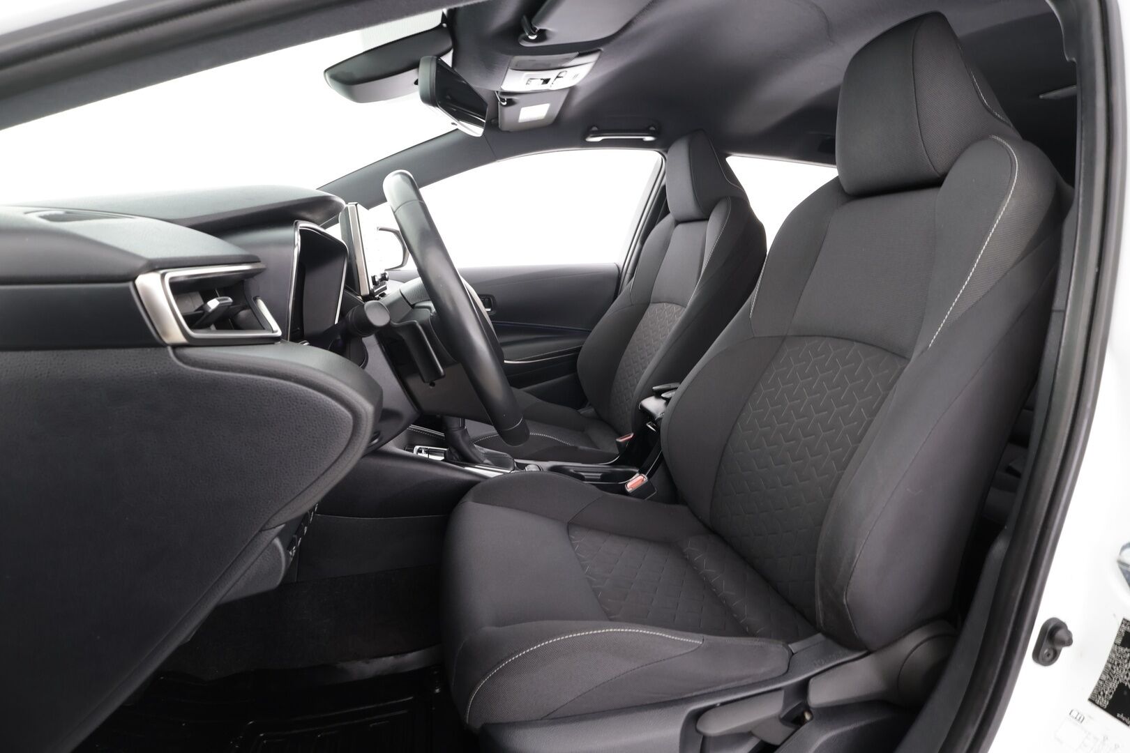 Toyota Corolla 2019 Touring Sports 2,0 Hybrid Style * ACC / P.kamera / Lohko+Sisä / Sähköluukku / KeylessGo / Ratinlämmitin * - Kahdet renkaat aluvanteilla / Merkkihuollettu - HULLUT AVAJAISHULINAT KORKOTARJOUS 3,29 %