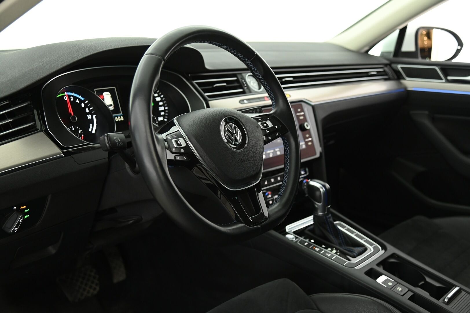 Volkswagen Passat 2018 9.9 kWh, Variant GTE Plug-In Hybrid **360° / ACC / KeyLessGo / Sähköpenkit / S-Koukku / S-Luukku / Ambient / LED** - Kahdet hyvät renkaat / Katso varusteet! / Hihna vaihdettu!