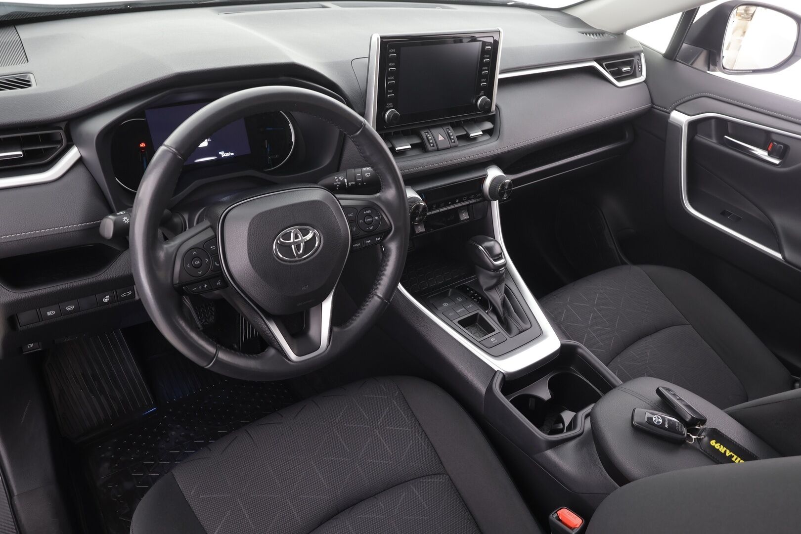 Toyota RAV4 2021 2,5 Hybrid Active Edition * ACC / LED / Sisätilanlämmitin / Kaistavahti / Navi / Keyless / P.kamera* * - Kahdet renkaat / Merkkihuollettu / Suomi-auto