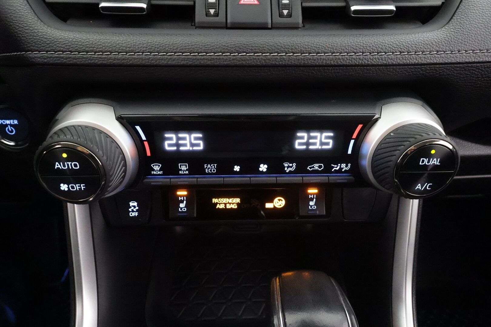 Toyota RAV4 2021 2,5 Hybrid Active Edition * ACC / LED / Sisätilanlämmitin / Kaistavahti / Navi / Keyless / P.kamera* * - Kahdet renkaat / Merkkihuollettu / Suomi-auto