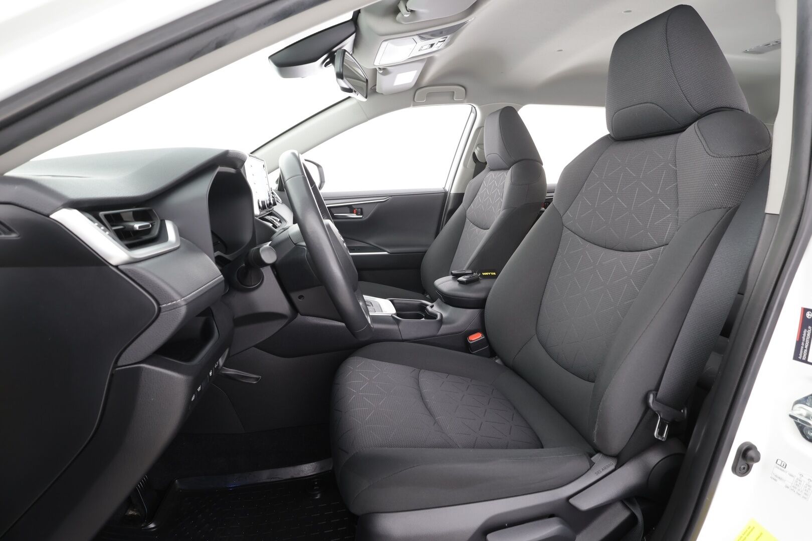 Toyota RAV4 2021 2,5 Hybrid Active Edition * ACC / LED / Sisätilanlämmitin / Kaistavahti / Navi / Keyless / P.kamera* * - Kahdet renkaat / Merkkihuollettu / Suomi-auto