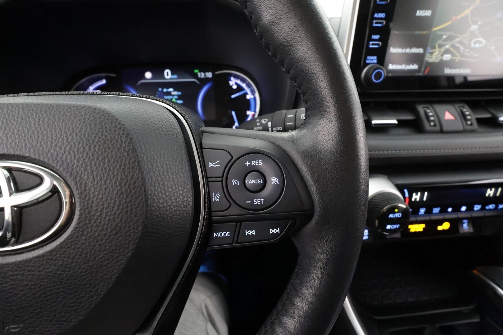 Toyota RAV4 2021 2,5 Hybrid Active Edition * ACC / LED / Sisätilanlämmitin / Kaistavahti / Navi / Keyless / P.kamera* * - Kahdet renkaat / Merkkihuollettu / Suomi-auto