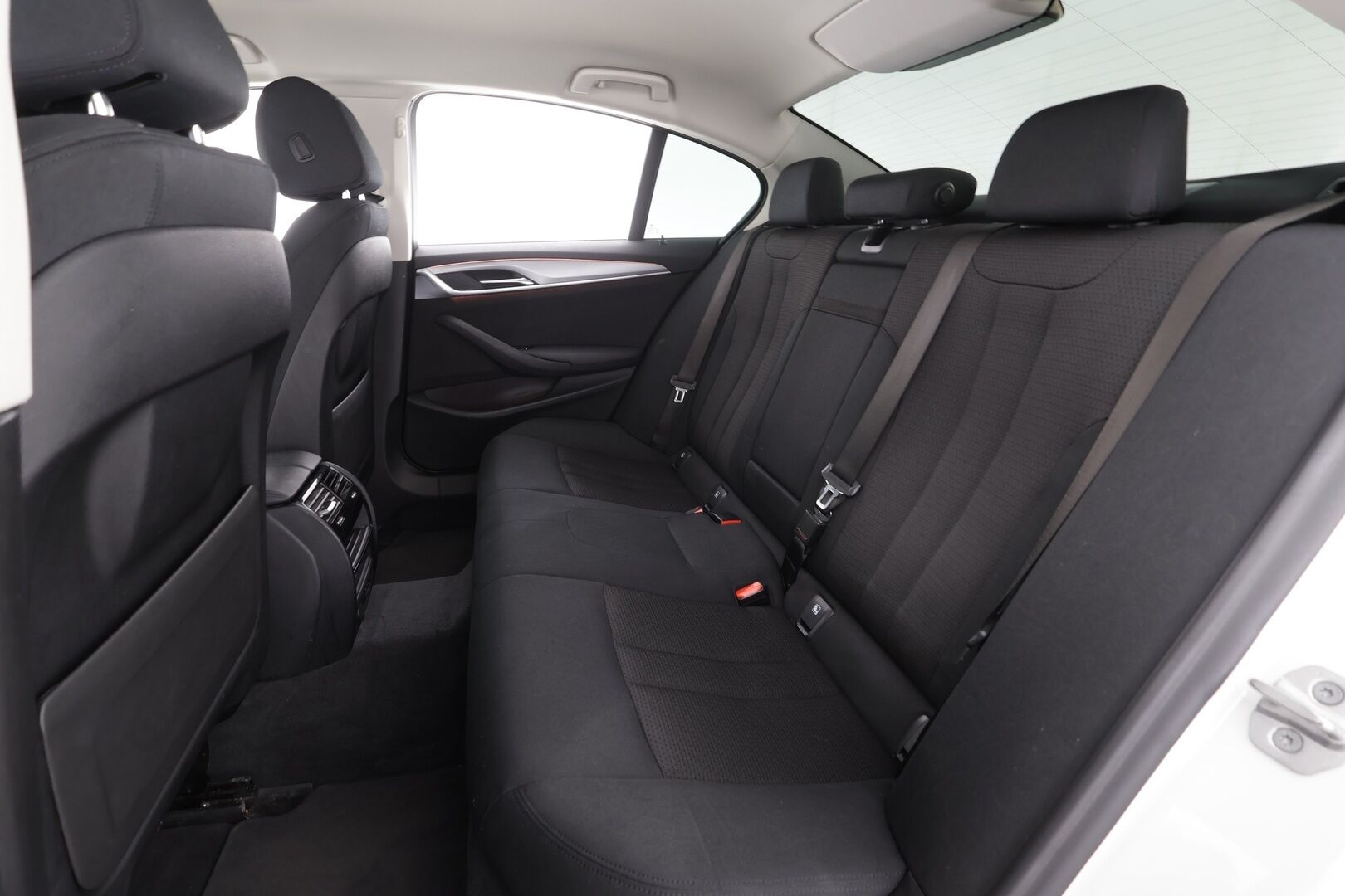 BMW 520 2021 G30 Sedan 520i A MHEV * Vakkari / LED / Webasto / P.kamera / Navi* - 1.Om Suomi-auto / Kahdet renkaat