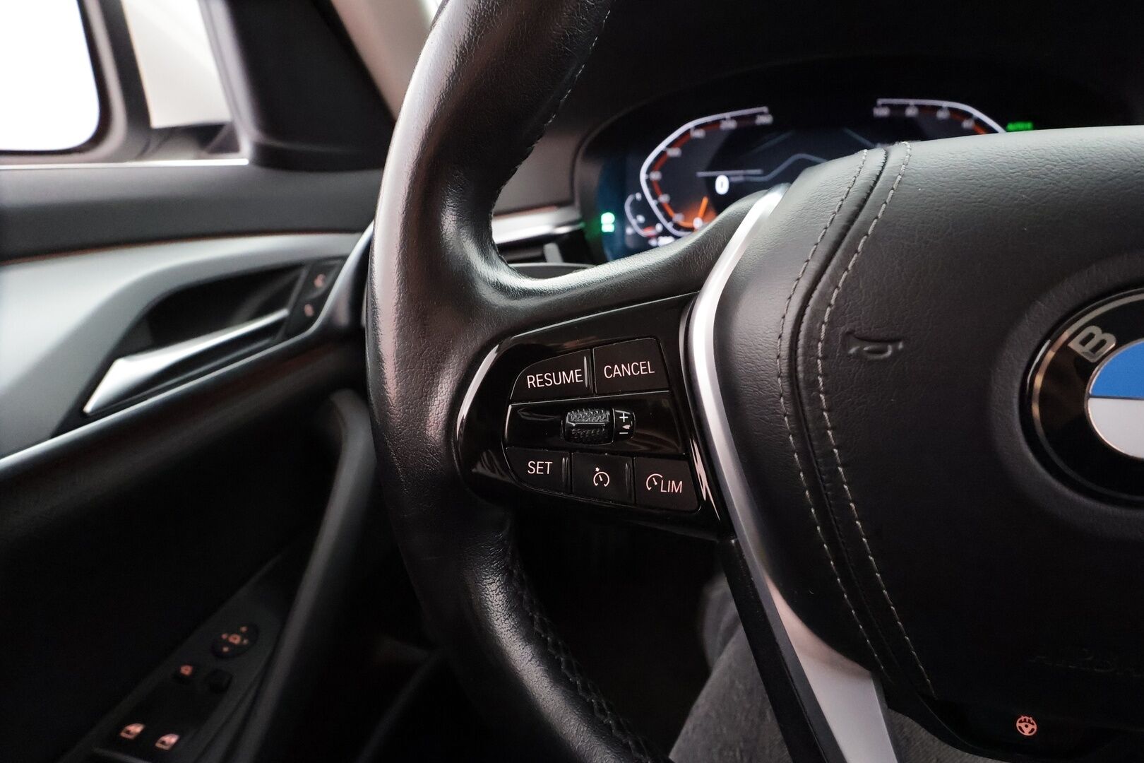 BMW 520 2021 G30 Sedan 520i A MHEV * Vakkari / LED / Webasto / P.kamera / Navi* - 1.Om Suomi-auto / Kahdet renkaat