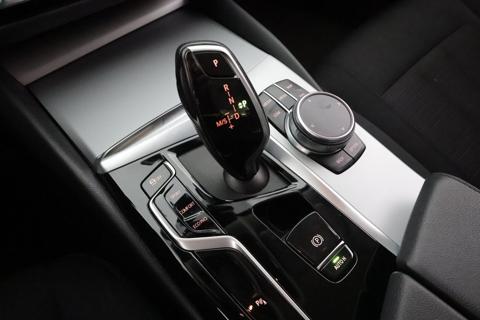 BMW 520 2021 G30 Sedan 520i A MHEV * Vakkari / LED / Webasto / P.kamera / Navi* - 1.Om Suomi-auto / Kahdet renkaat