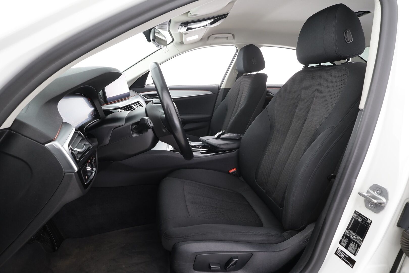 BMW 520 2021 G30 Sedan 520i A MHEV * Vakkari / LED / Webasto / P.kamera / Navi* - 1.Om Suomi-auto / Kahdet renkaat